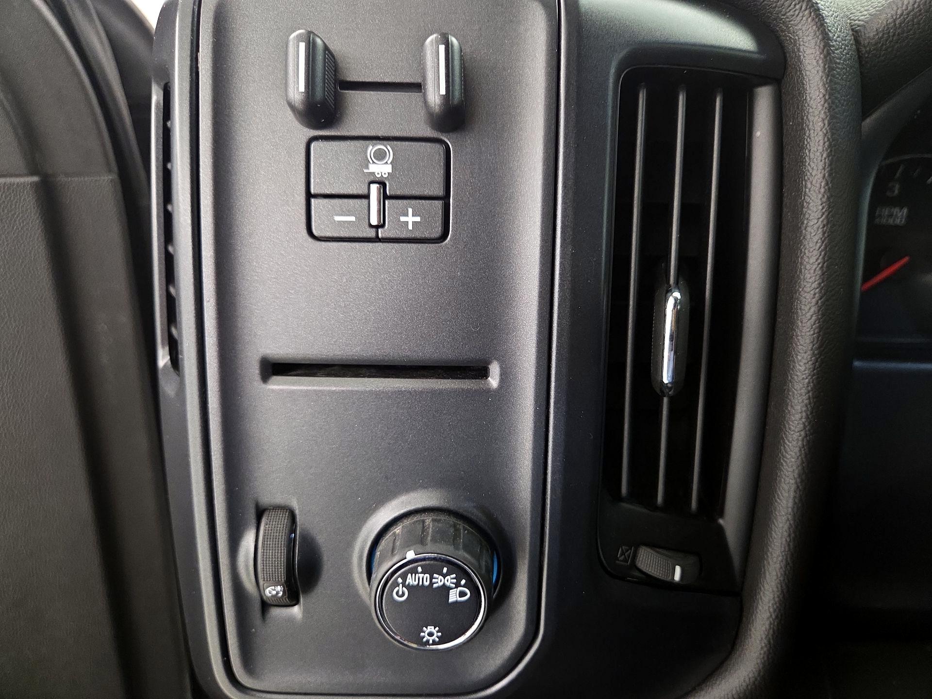 Thumbnail: 2017 Chevrolet Silverado 3500 - 13