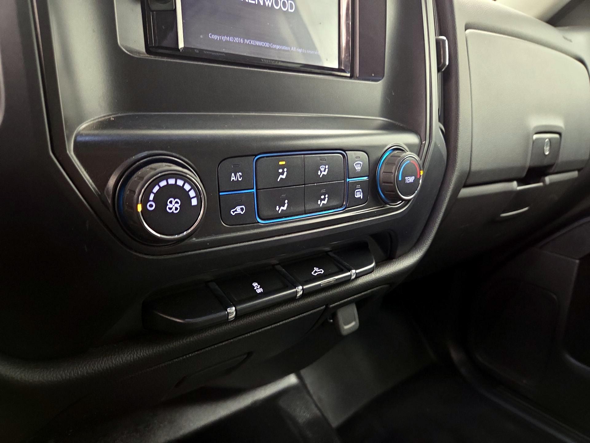 Thumbnail: 2017 Chevrolet Silverado 3500 - 16