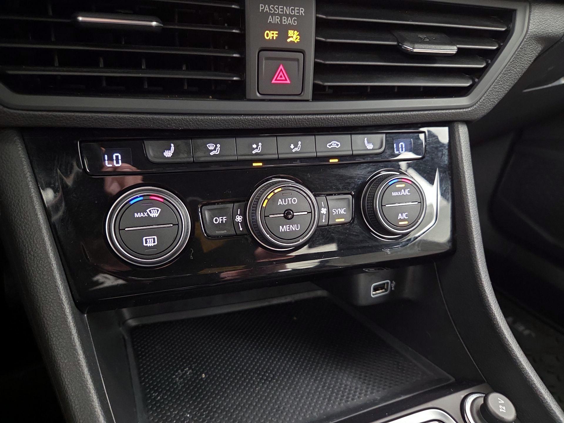 Thumbnail: 2019 Volkswagen Jetta - 16