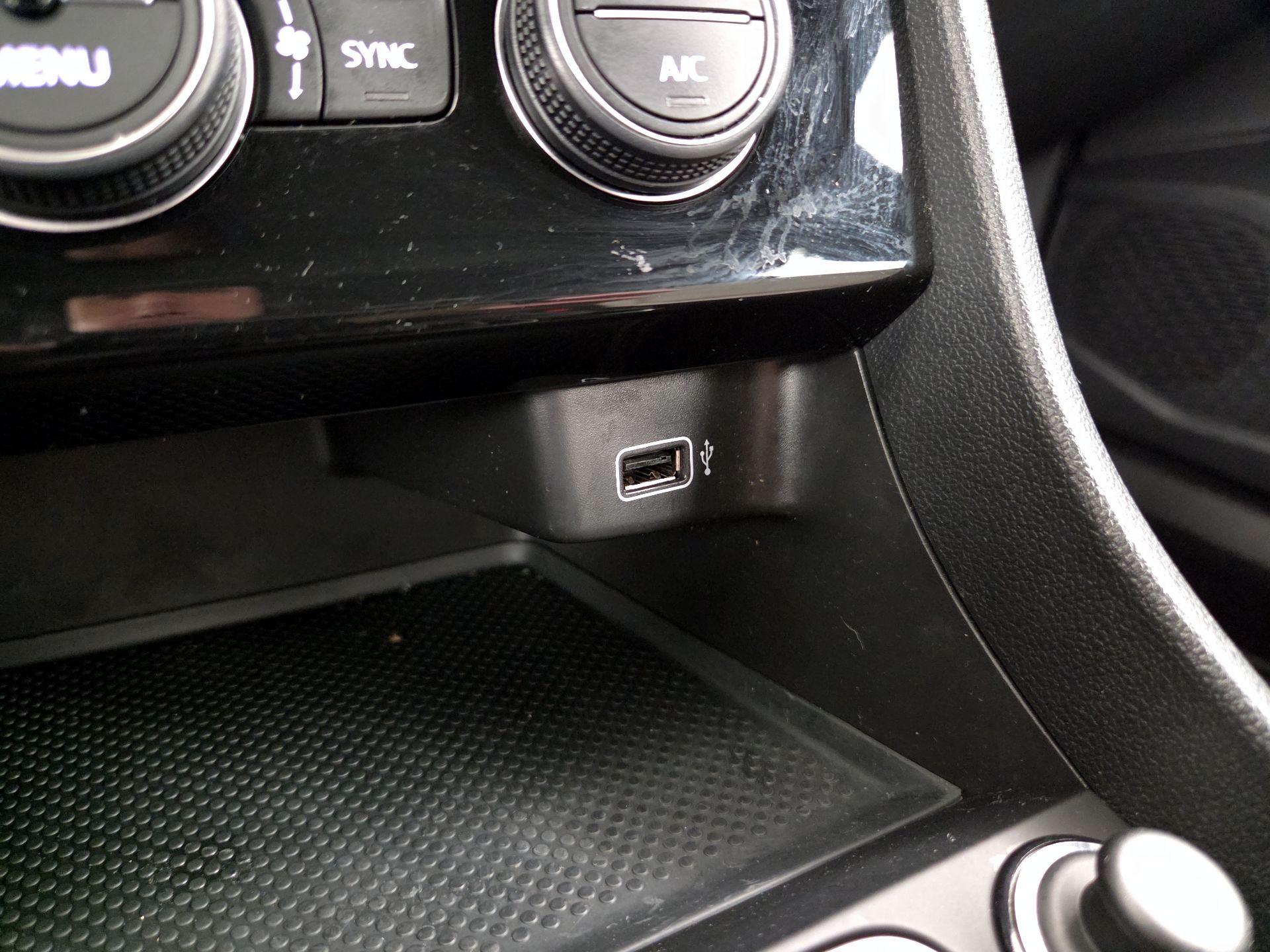 Thumbnail: 2019 Volkswagen Jetta - 18