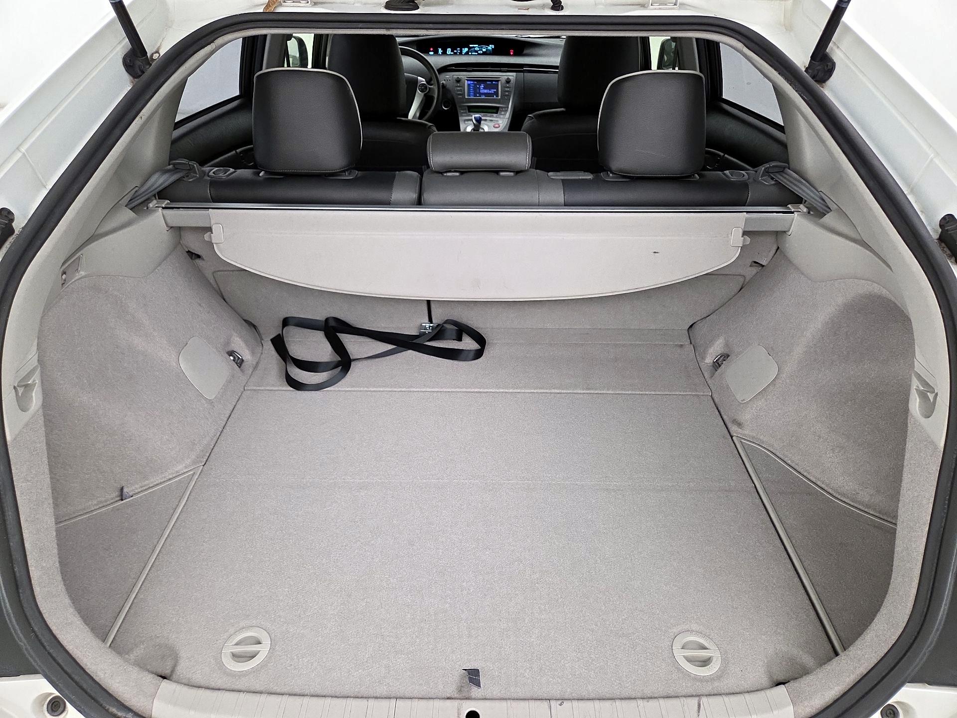 Thumbnail: 2014 Toyota Prius - 19