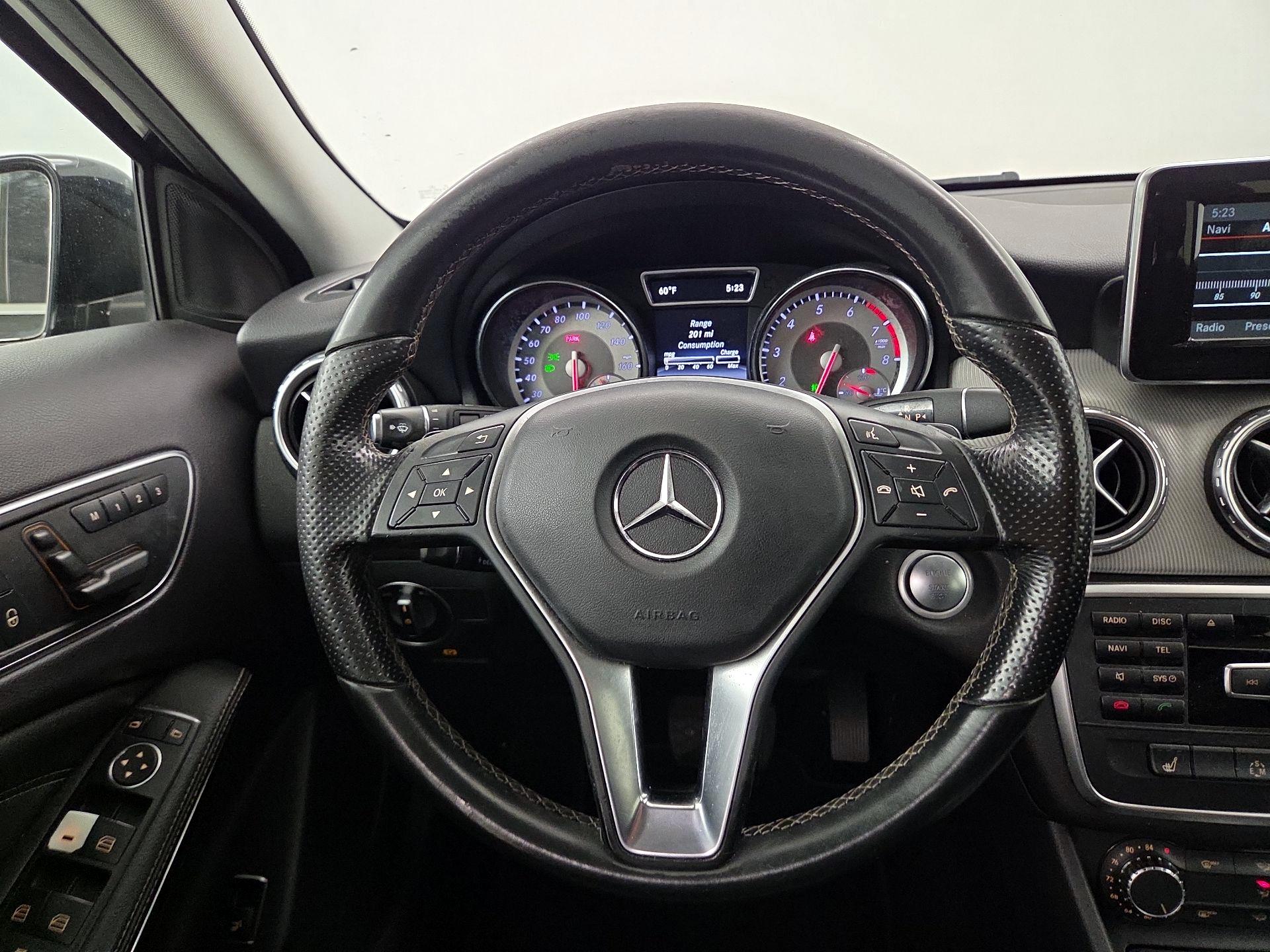 Thumbnail: 2015 Mercedes-Benz GLA - 10