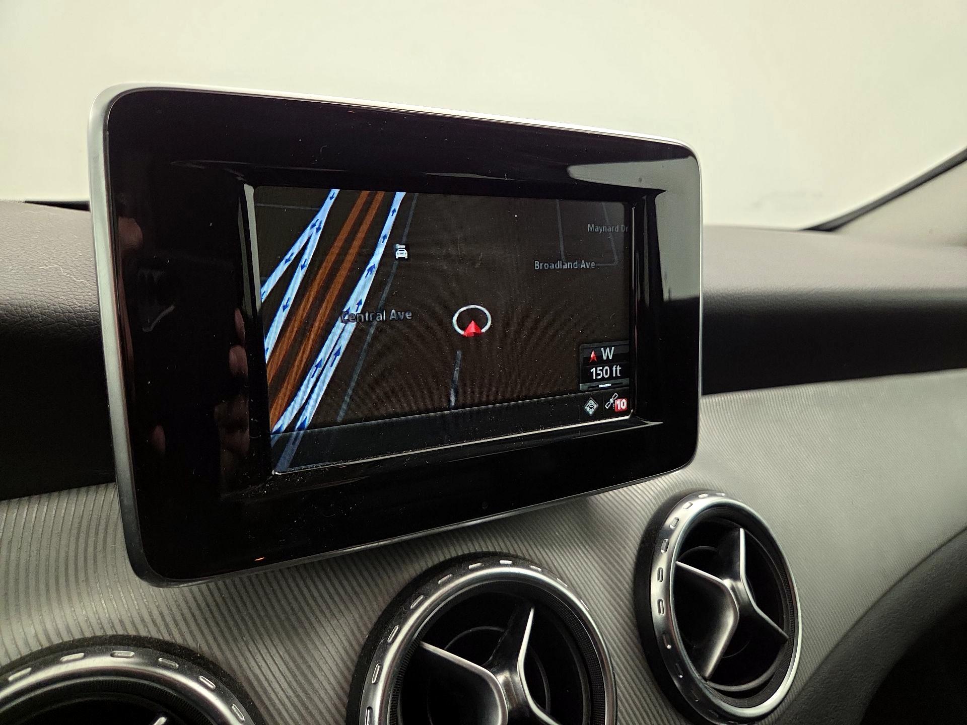 Thumbnail: 2015 Mercedes-Benz GLA - 14