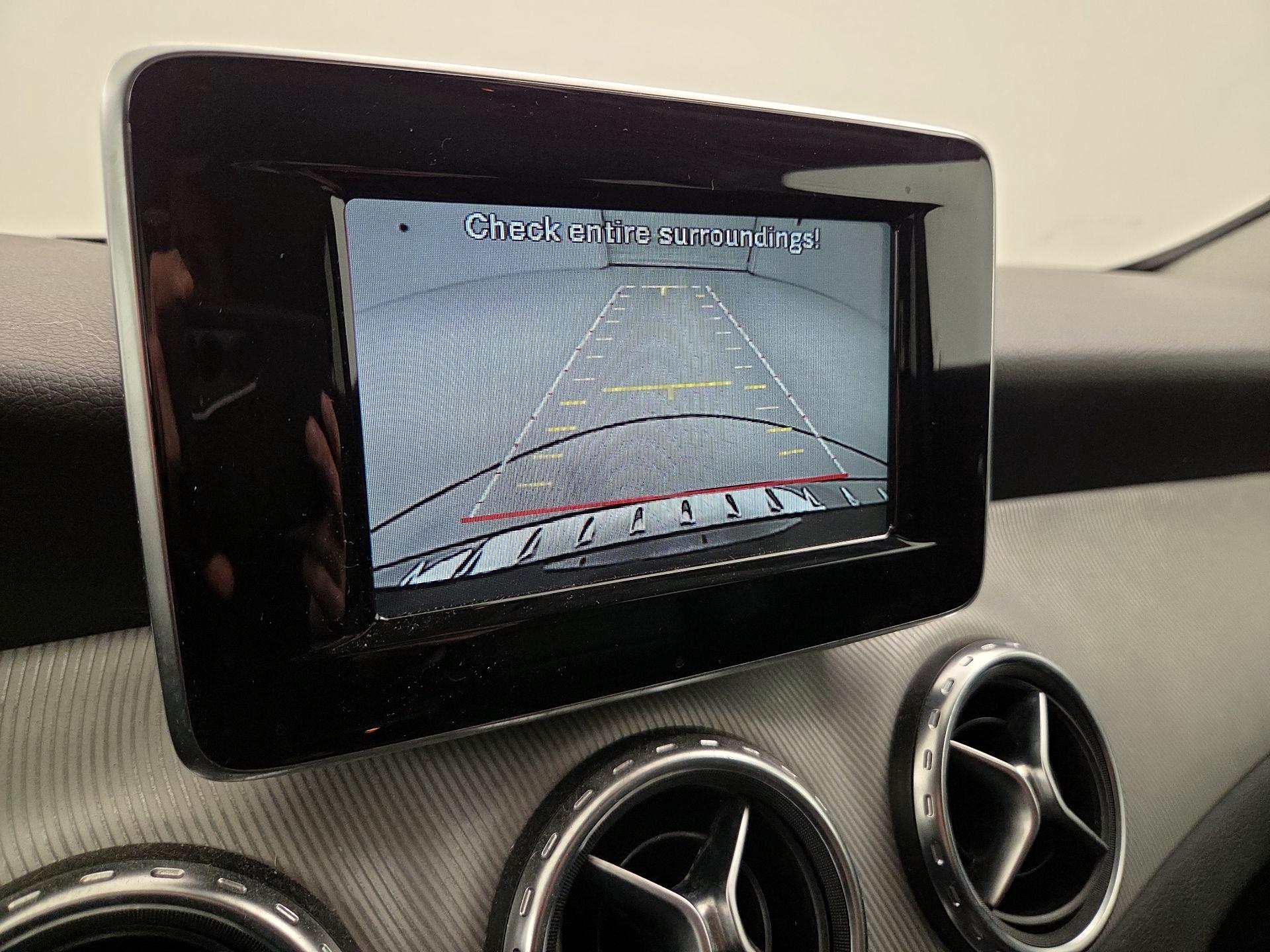 Thumbnail: 2015 Mercedes-Benz GLA - 15