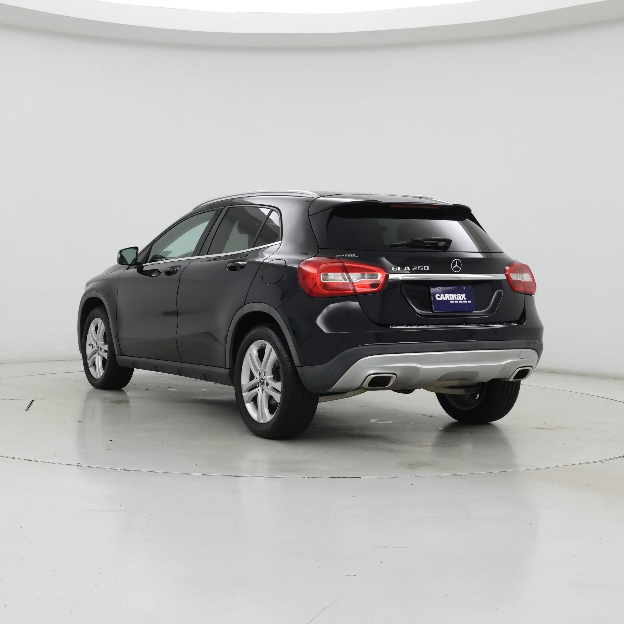 Thumbnail: 2015 Mercedes-Benz GLA - 2