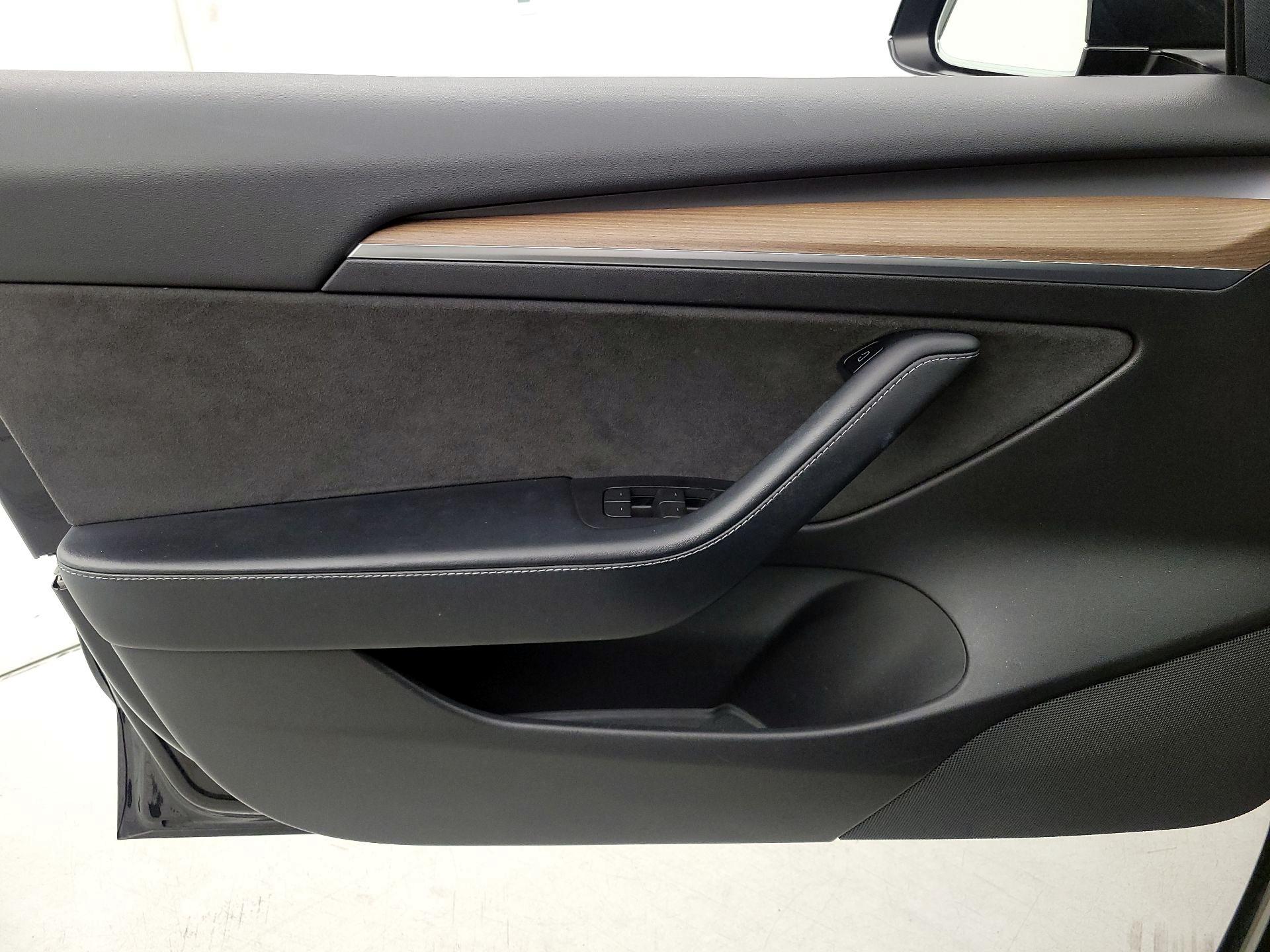 Thumbnail: 2022 Tesla Model 3 - 12