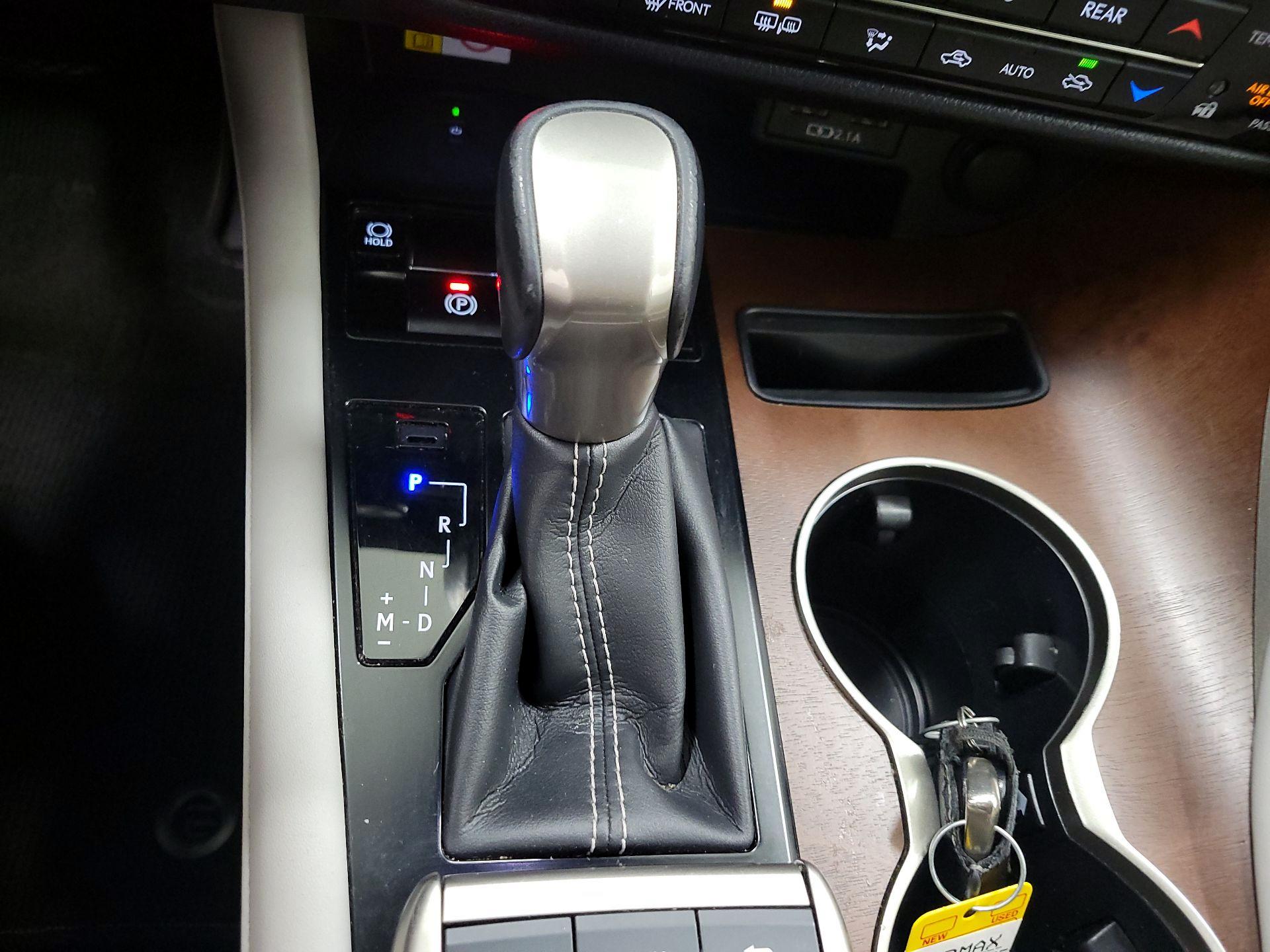 Thumbnail: 2022 Lexus RX - 18