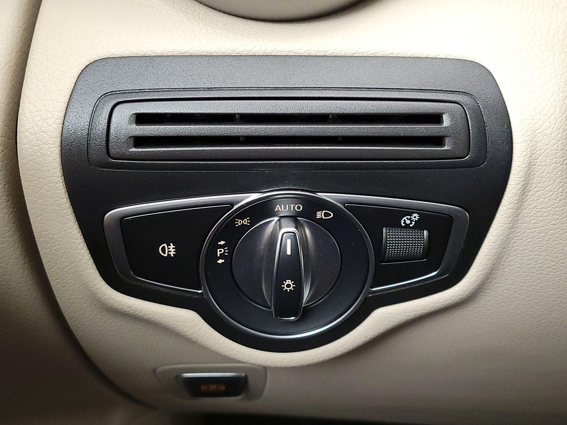 Thumbnail: 2019 Mercedes-Benz GLC - 13