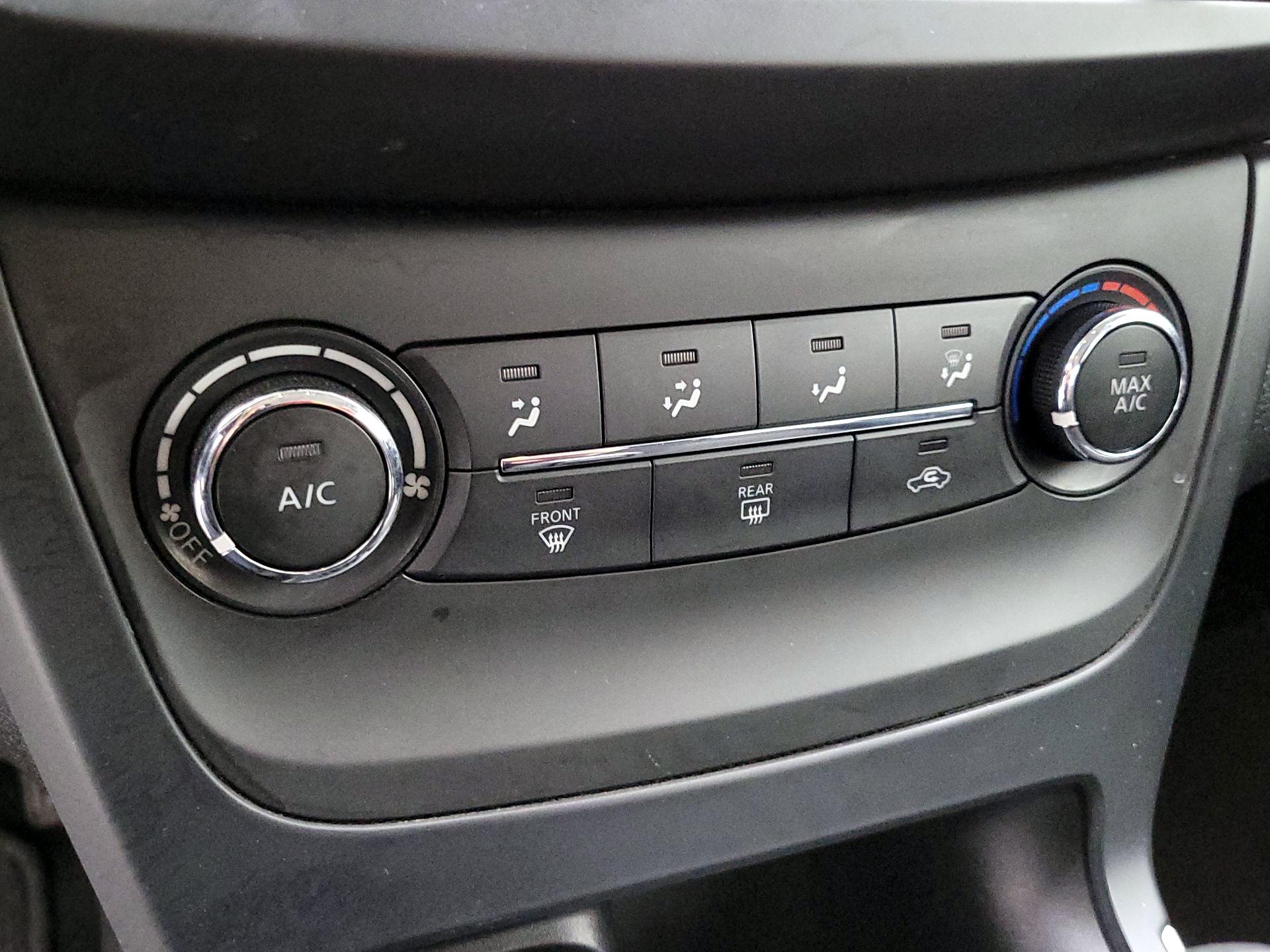 Thumbnail: 2016 Nissan Sentra - 15