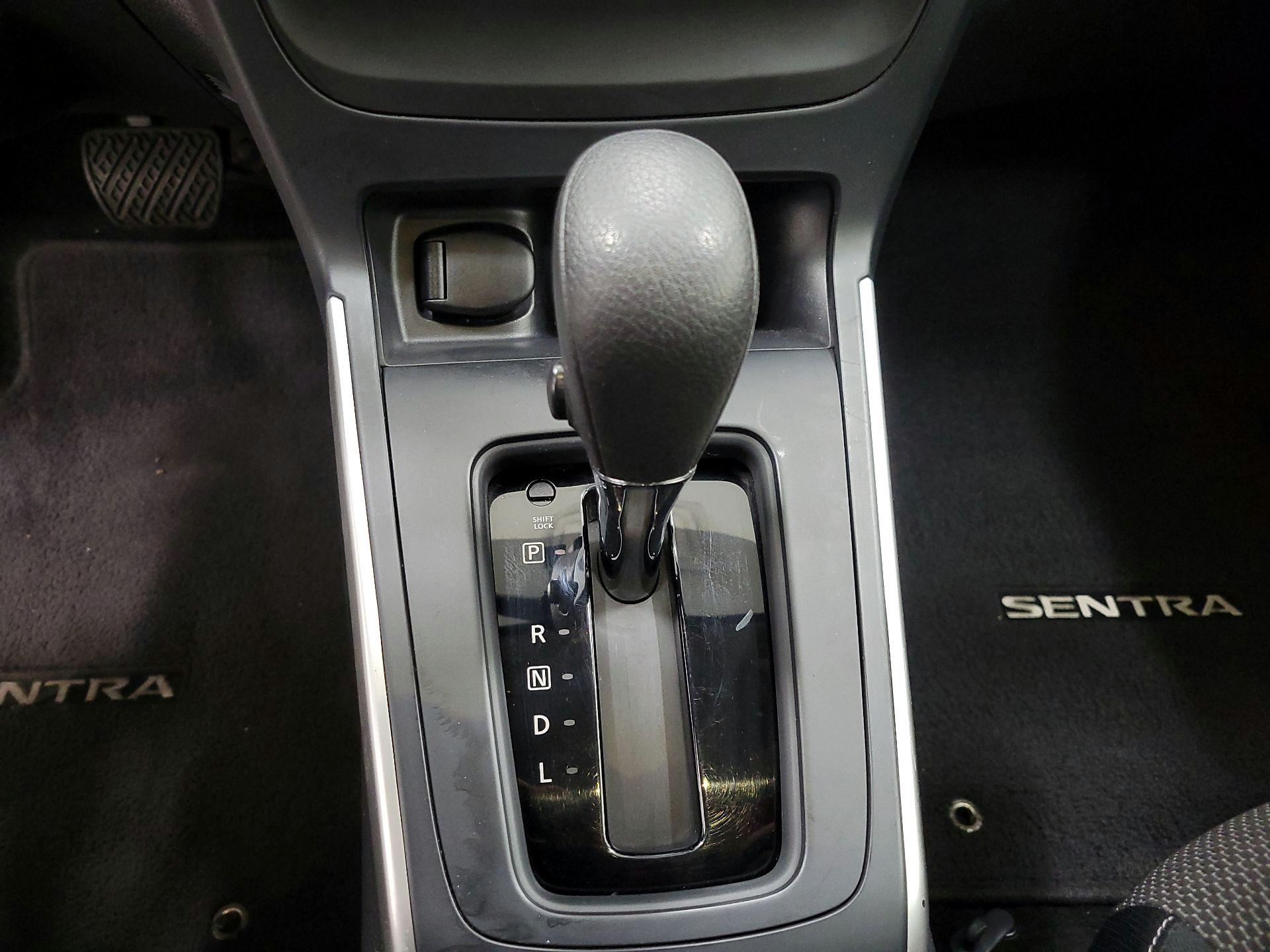 Thumbnail: 2016 Nissan Sentra - 16