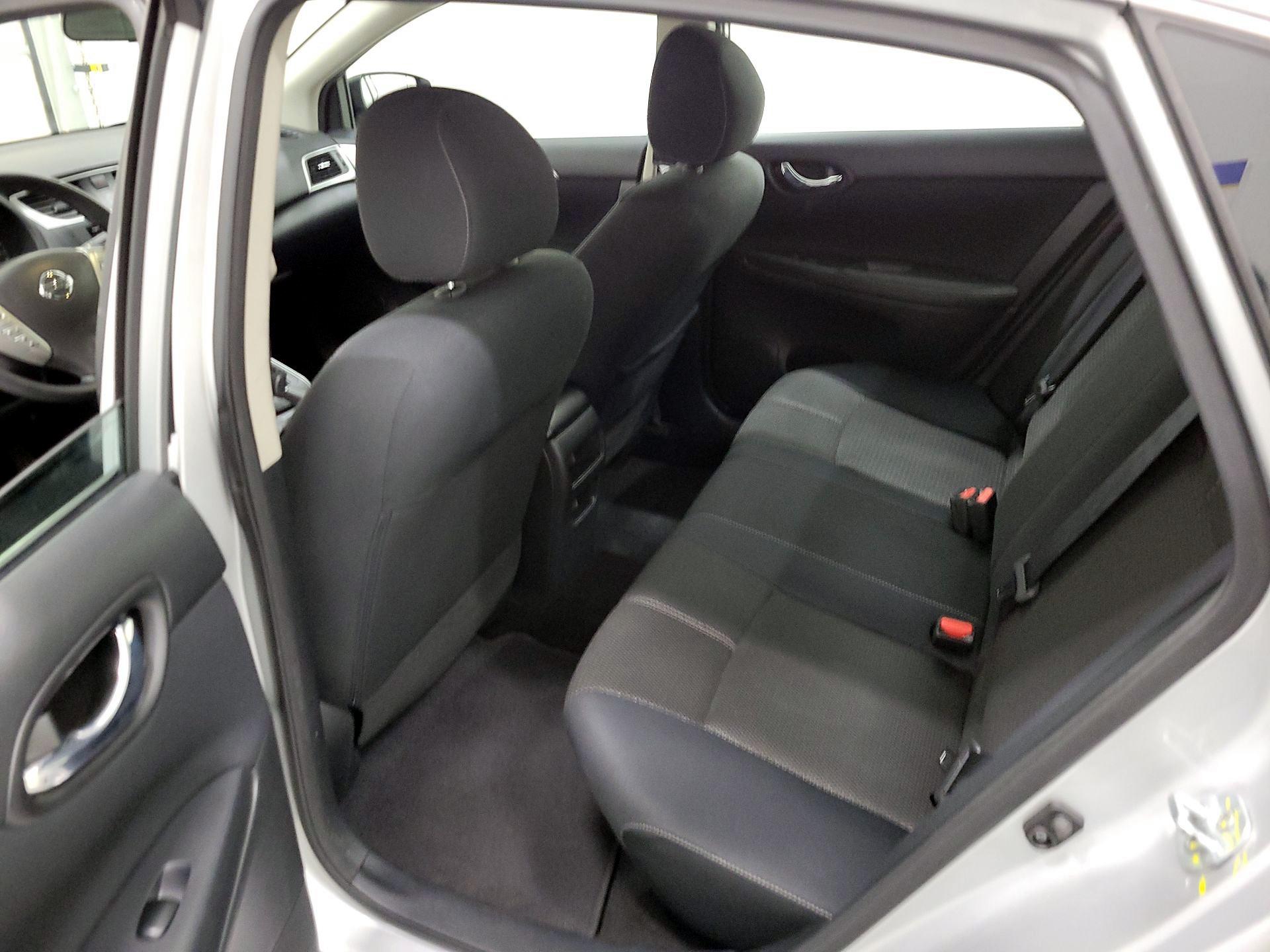 Thumbnail: 2016 Nissan Sentra - 17