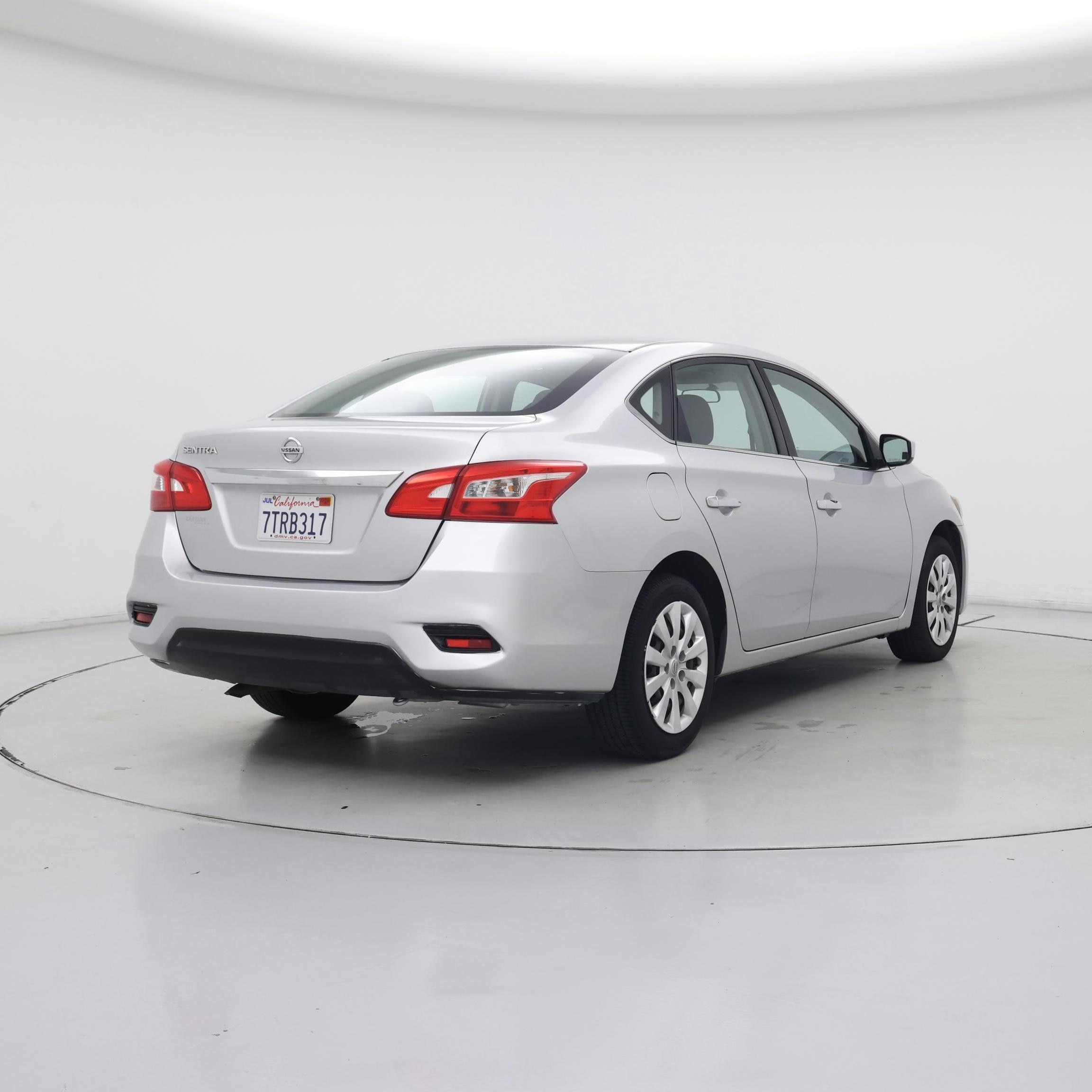 Thumbnail: 2016 Nissan Sentra - 8