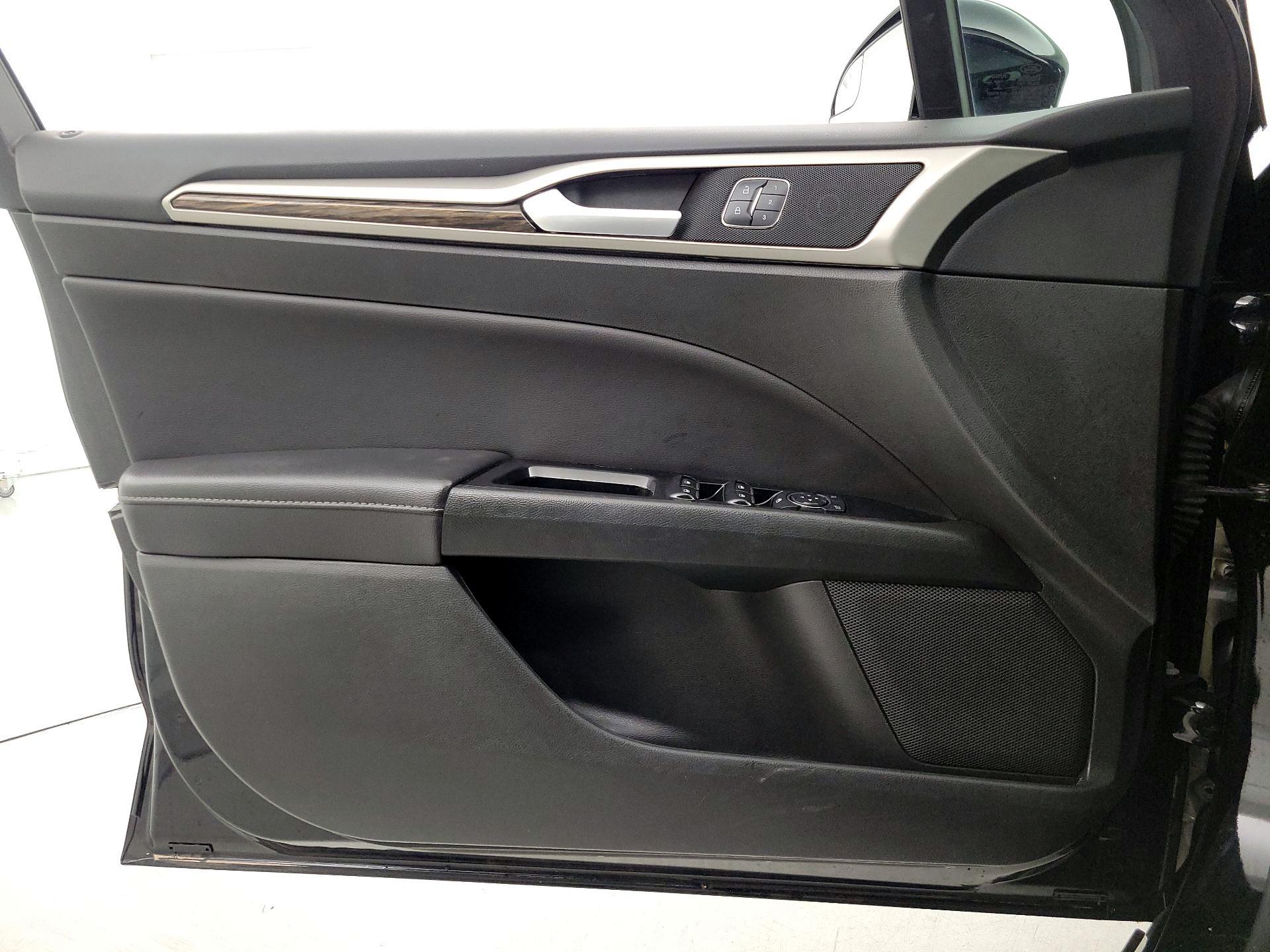 Thumbnail: 2016 Ford Fusion - 12