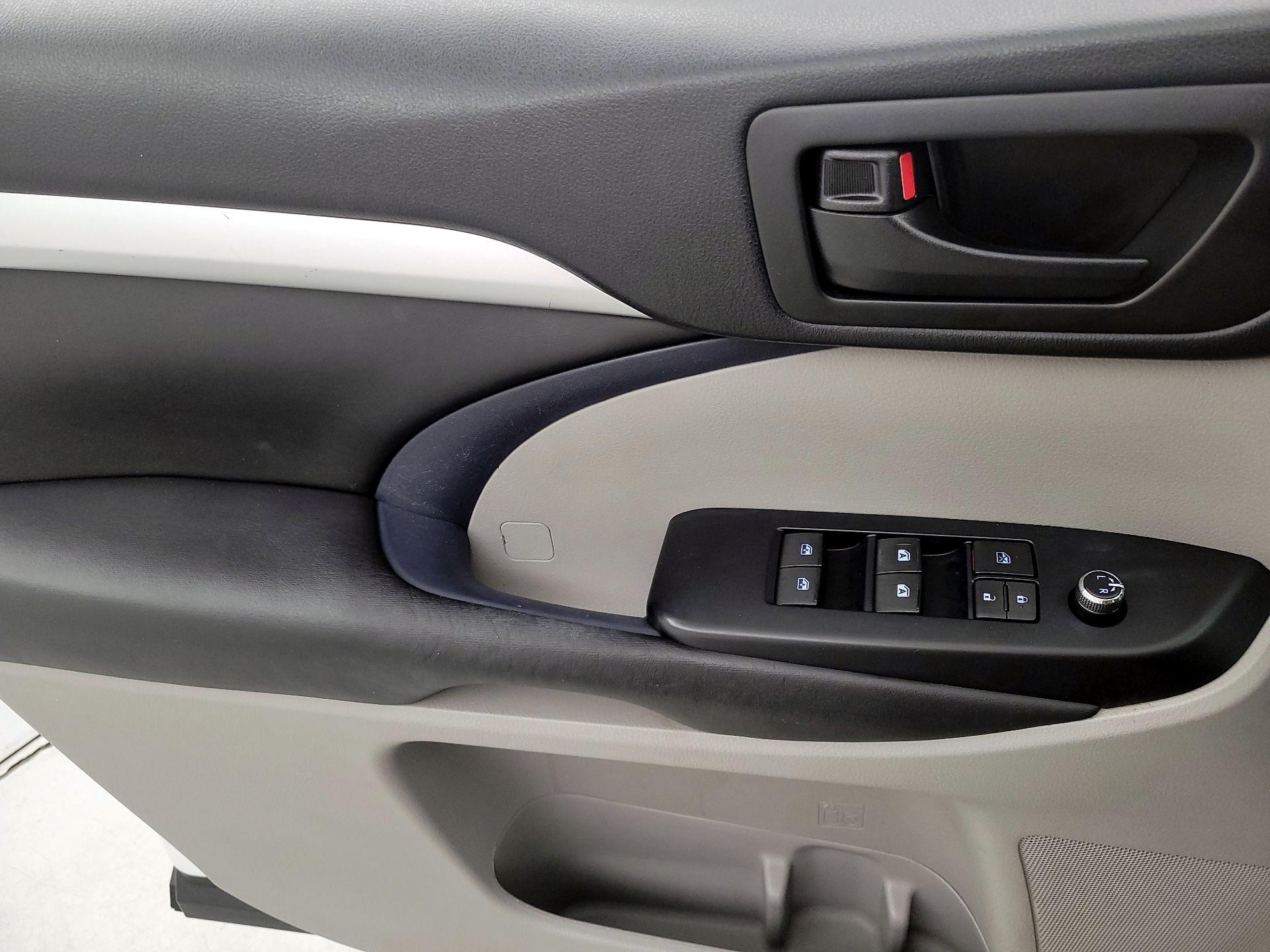 Thumbnail: 2018 Toyota Highlander - 12