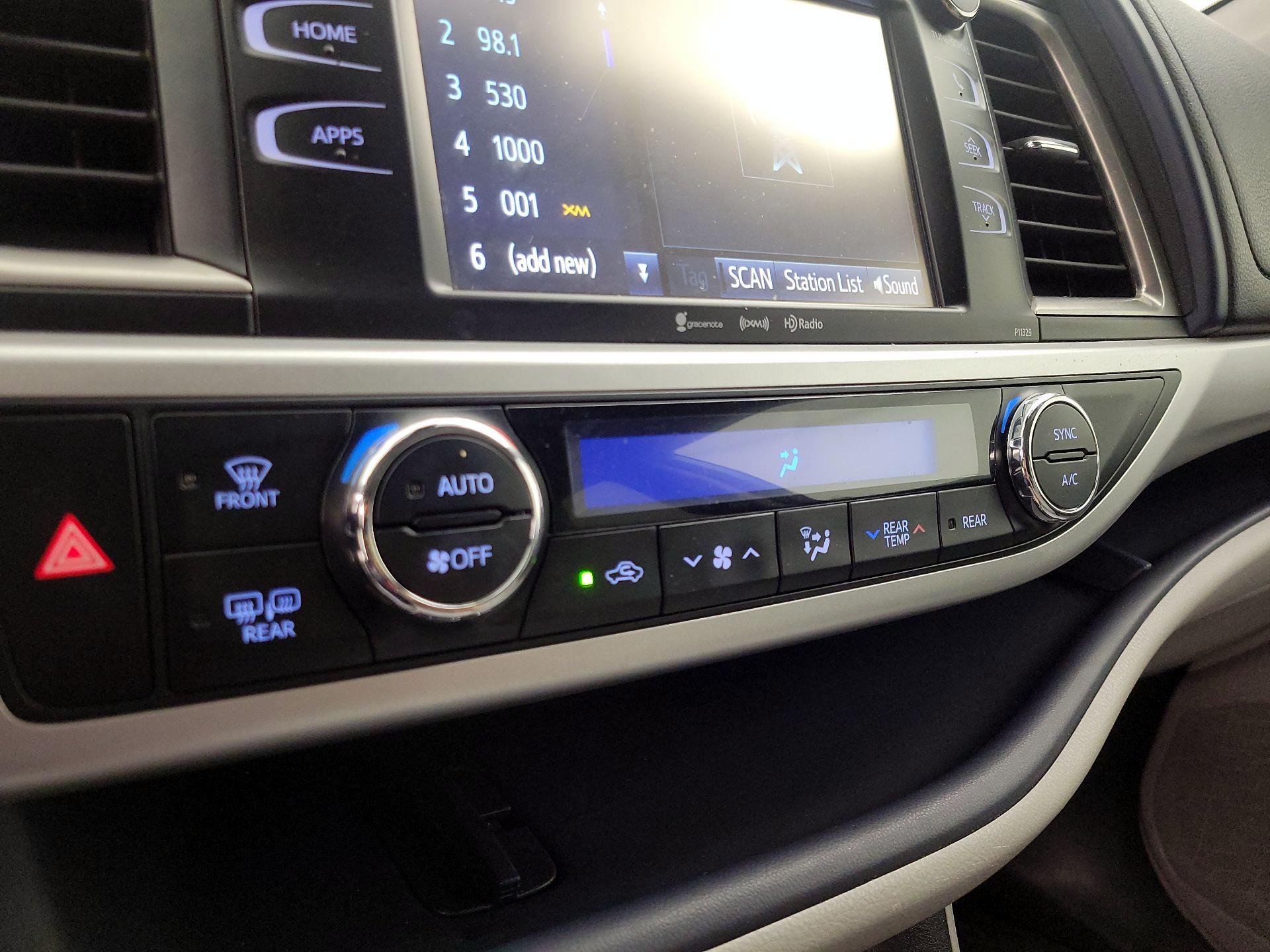 Thumbnail: 2018 Toyota Highlander - 16