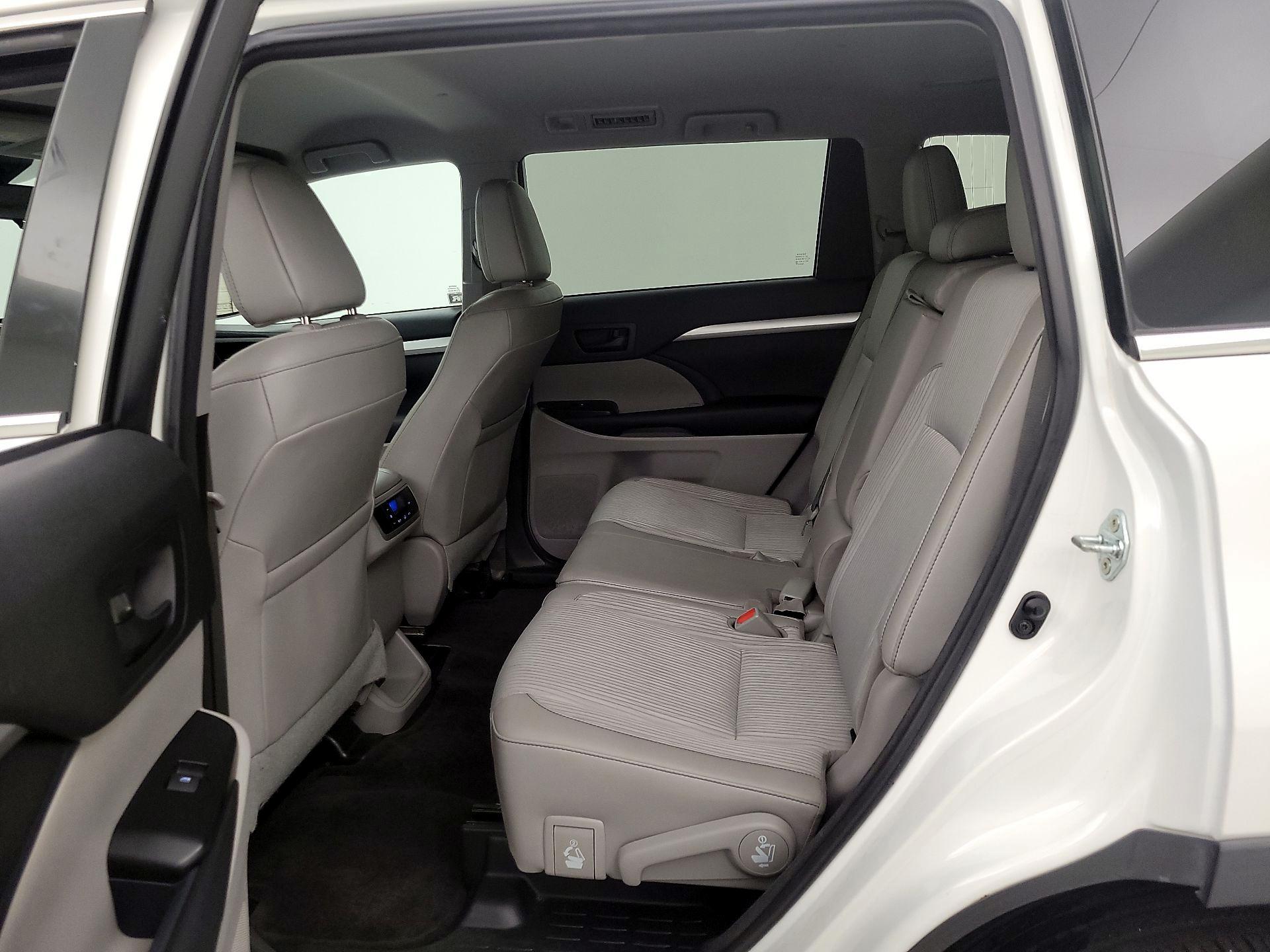 Thumbnail: 2018 Toyota Highlander - 19