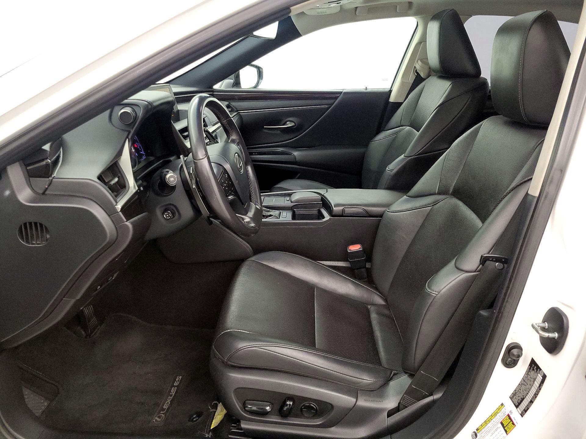 Thumbnail: 2020 Lexus ES - 11