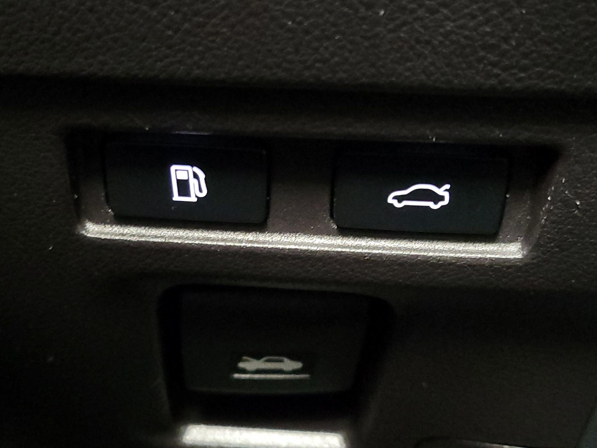 Thumbnail: 2020 Lexus ES - 13