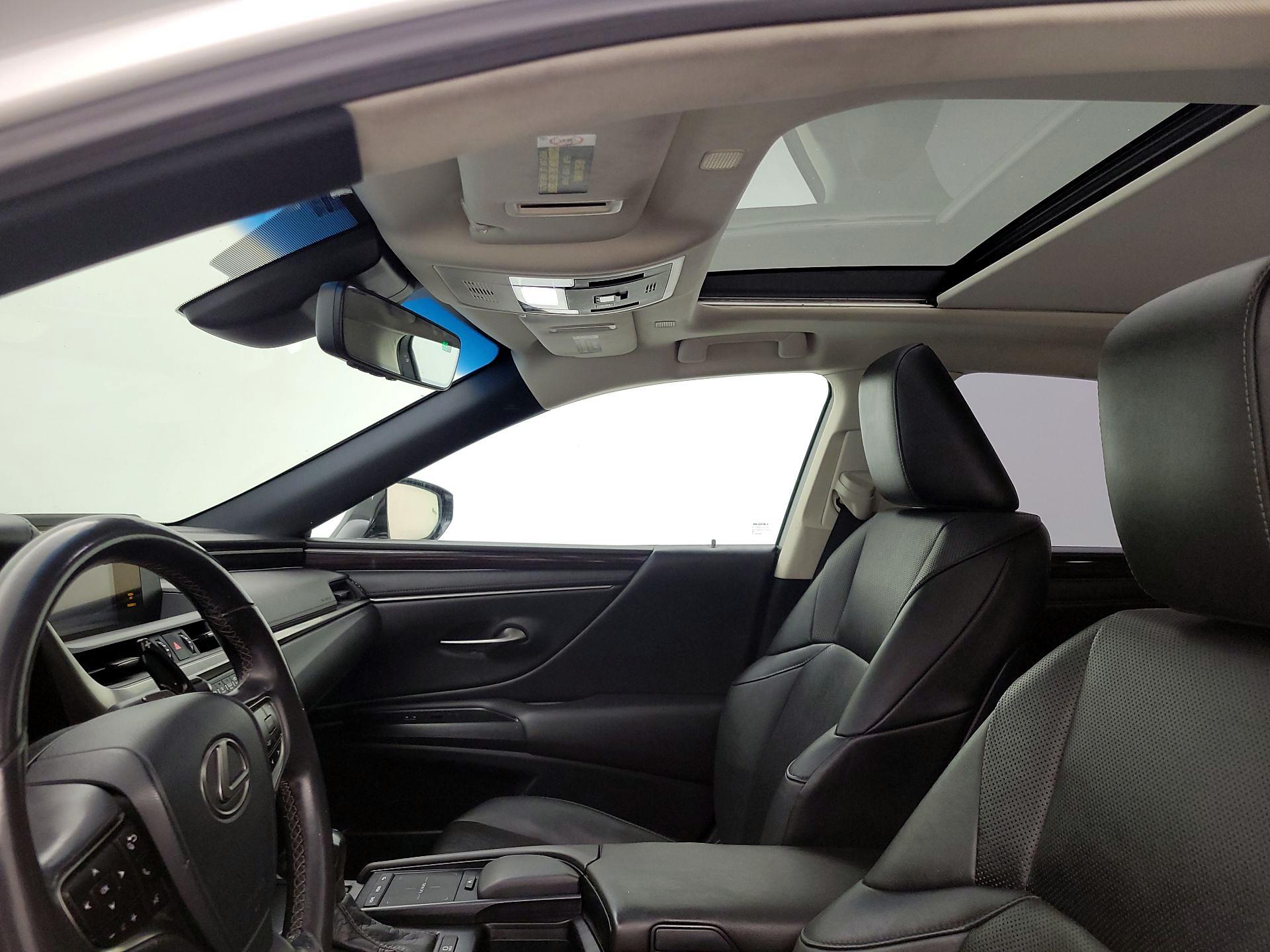 Thumbnail: 2020 Lexus ES - 19