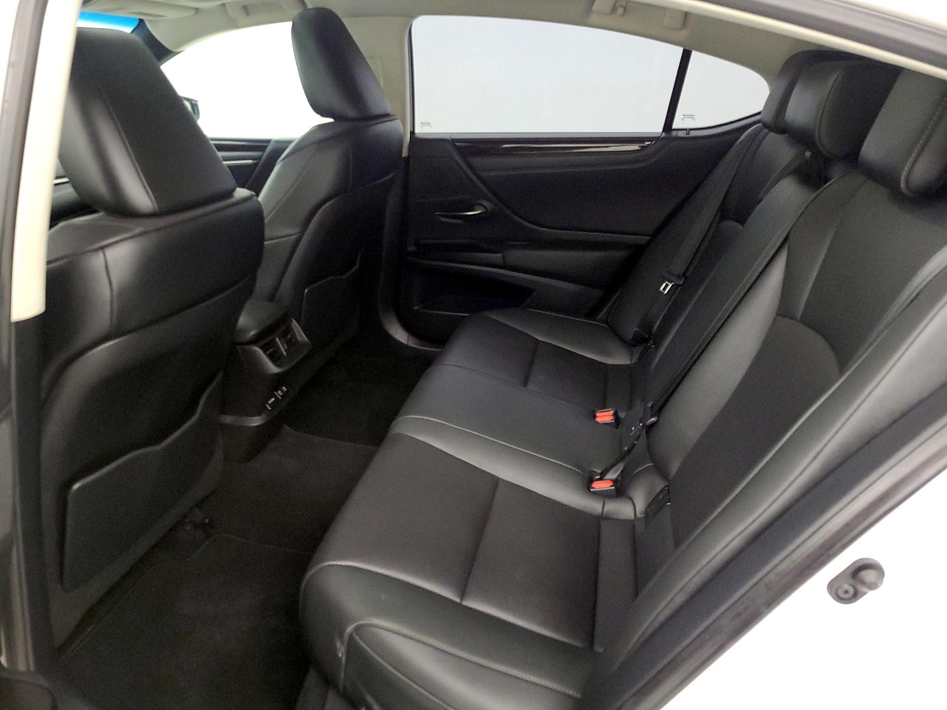 Thumbnail: 2020 Lexus ES - 20