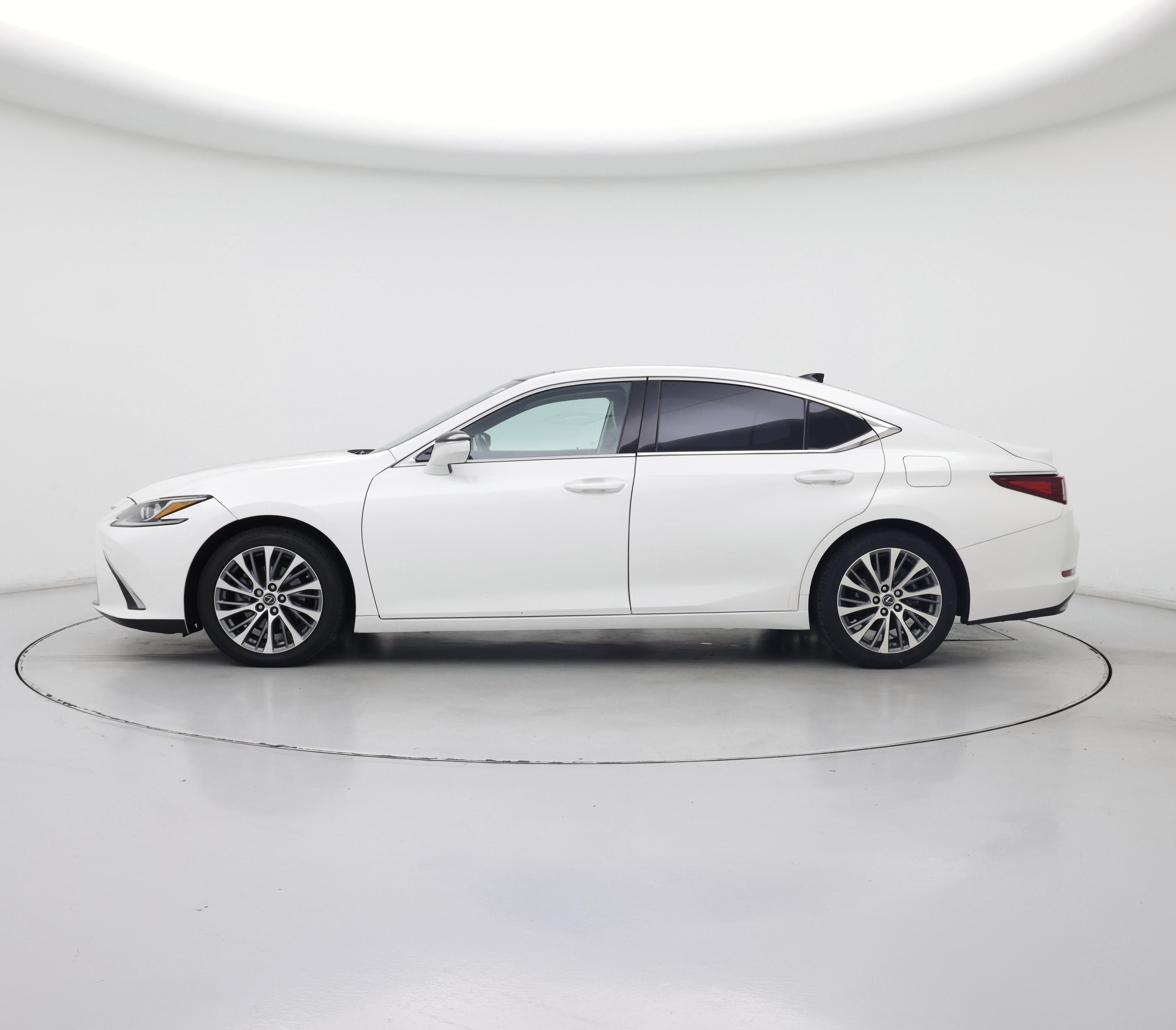 Thumbnail: 2020 Lexus ES - 3