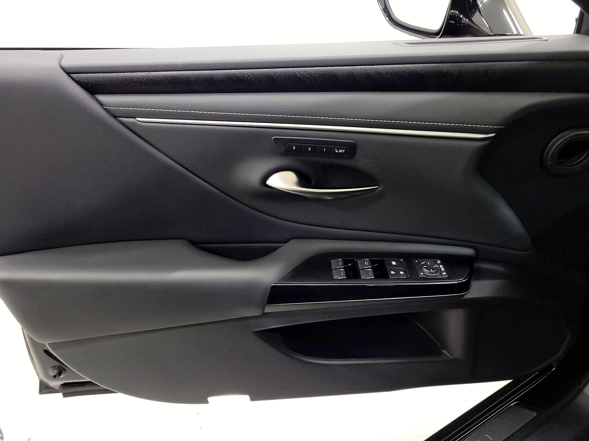 Thumbnail: 2024 Lexus ES - 12