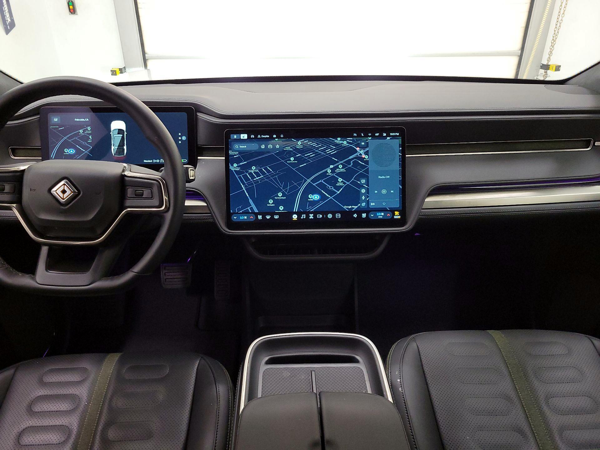 Thumbnail: 2025 Rivian R1S - 9