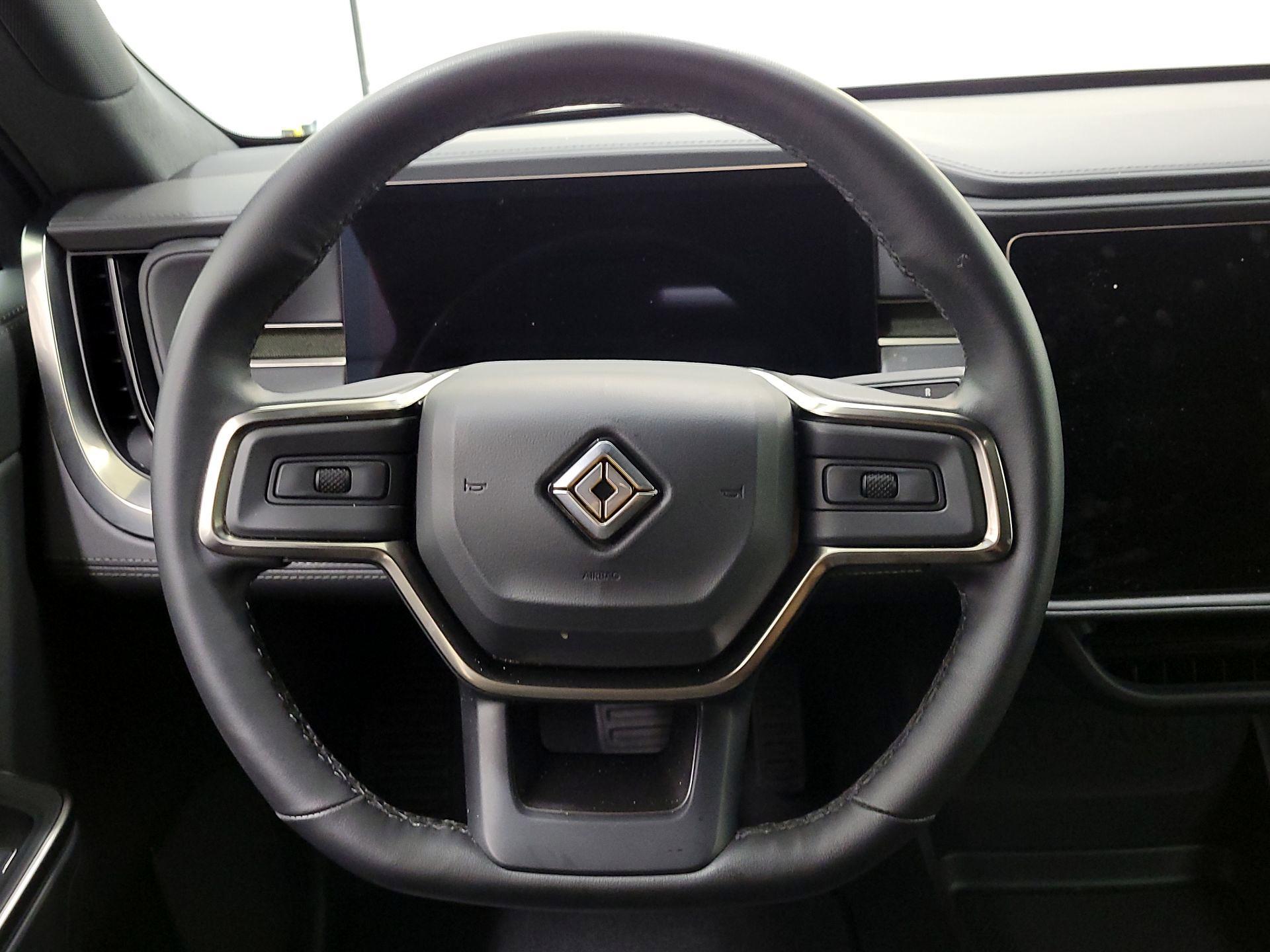 Thumbnail: 2025 Rivian R1S - 10