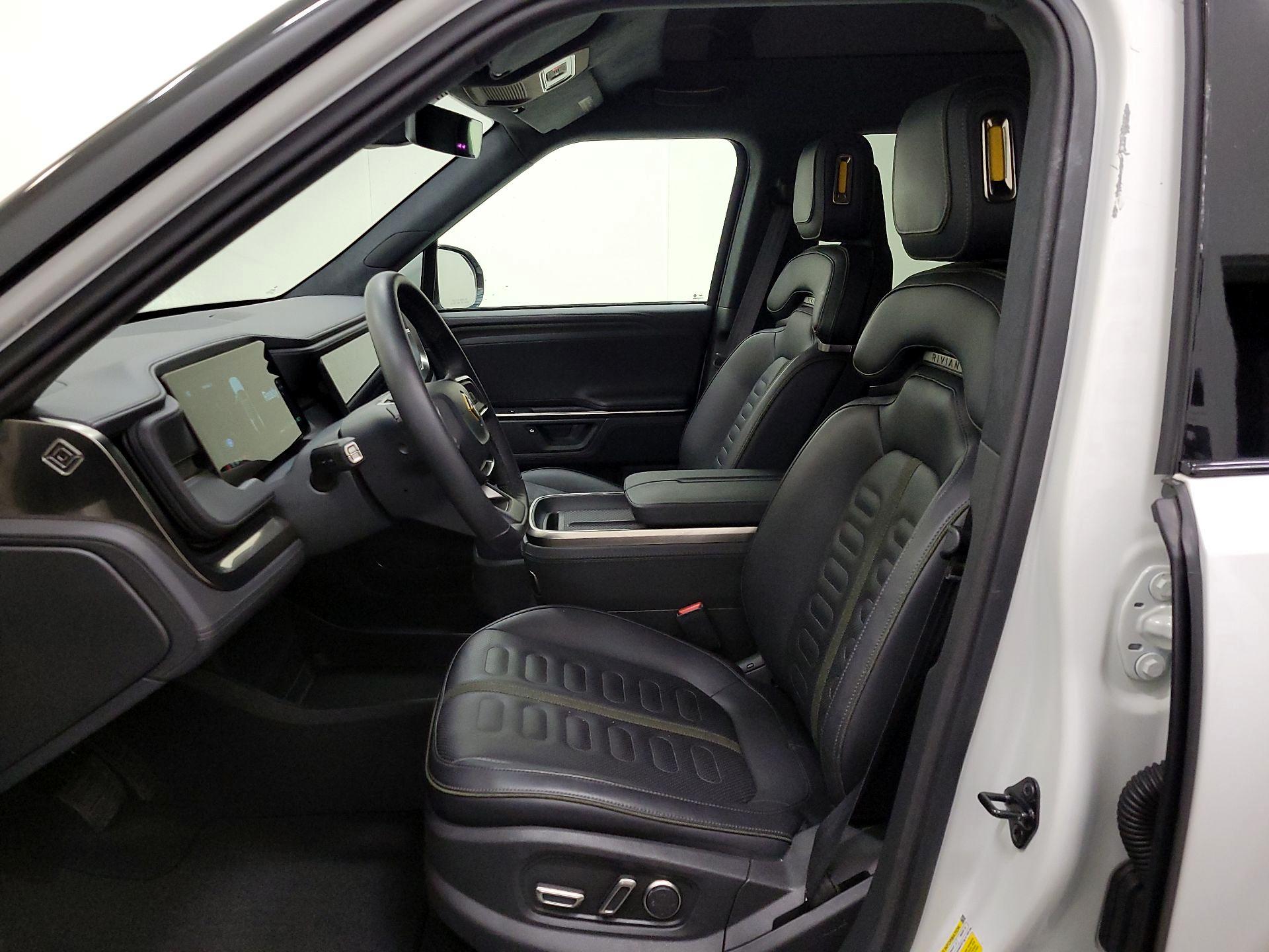 Thumbnail: 2025 Rivian R1S - 11