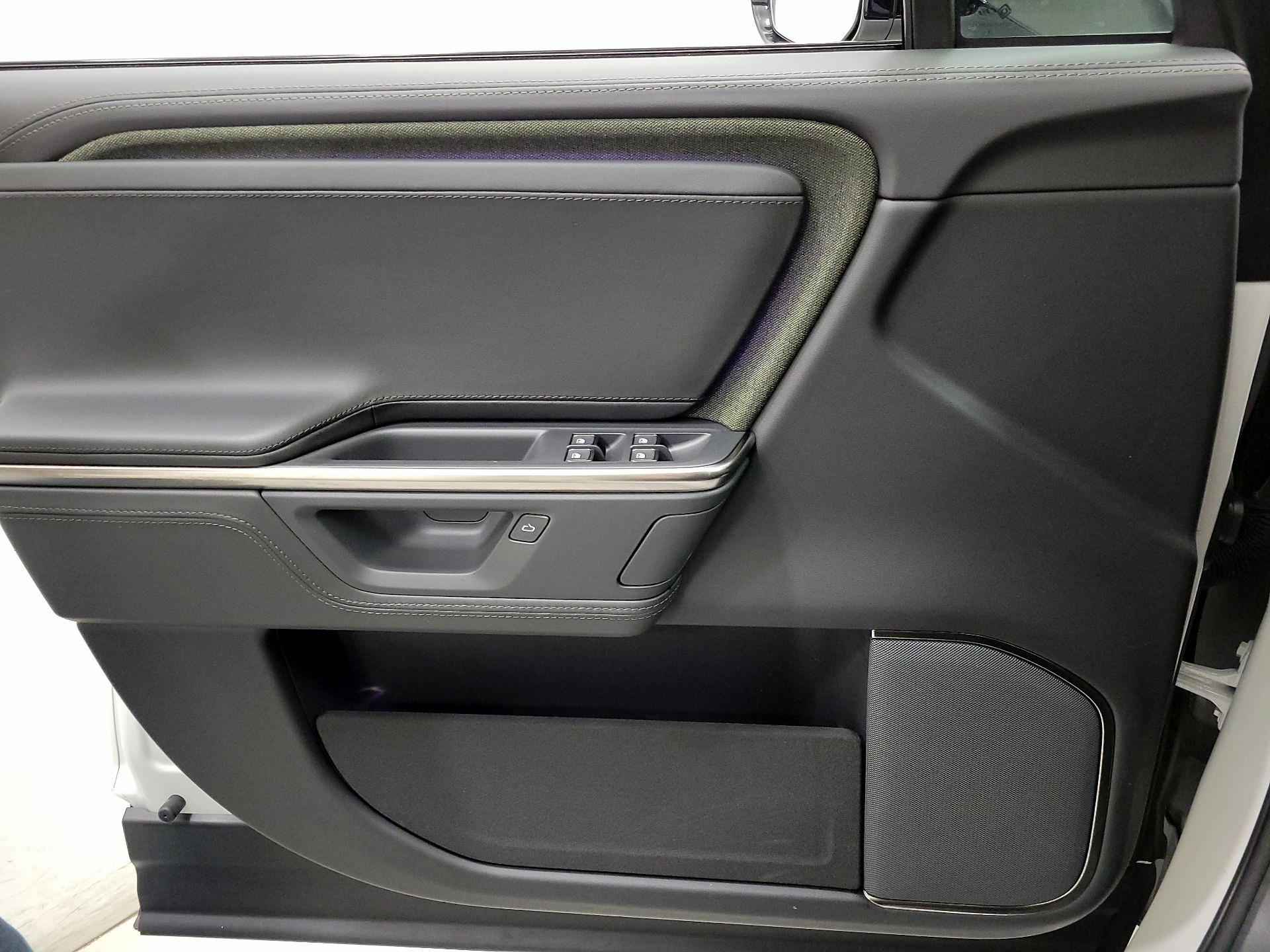 Thumbnail: 2025 Rivian R1S - 12