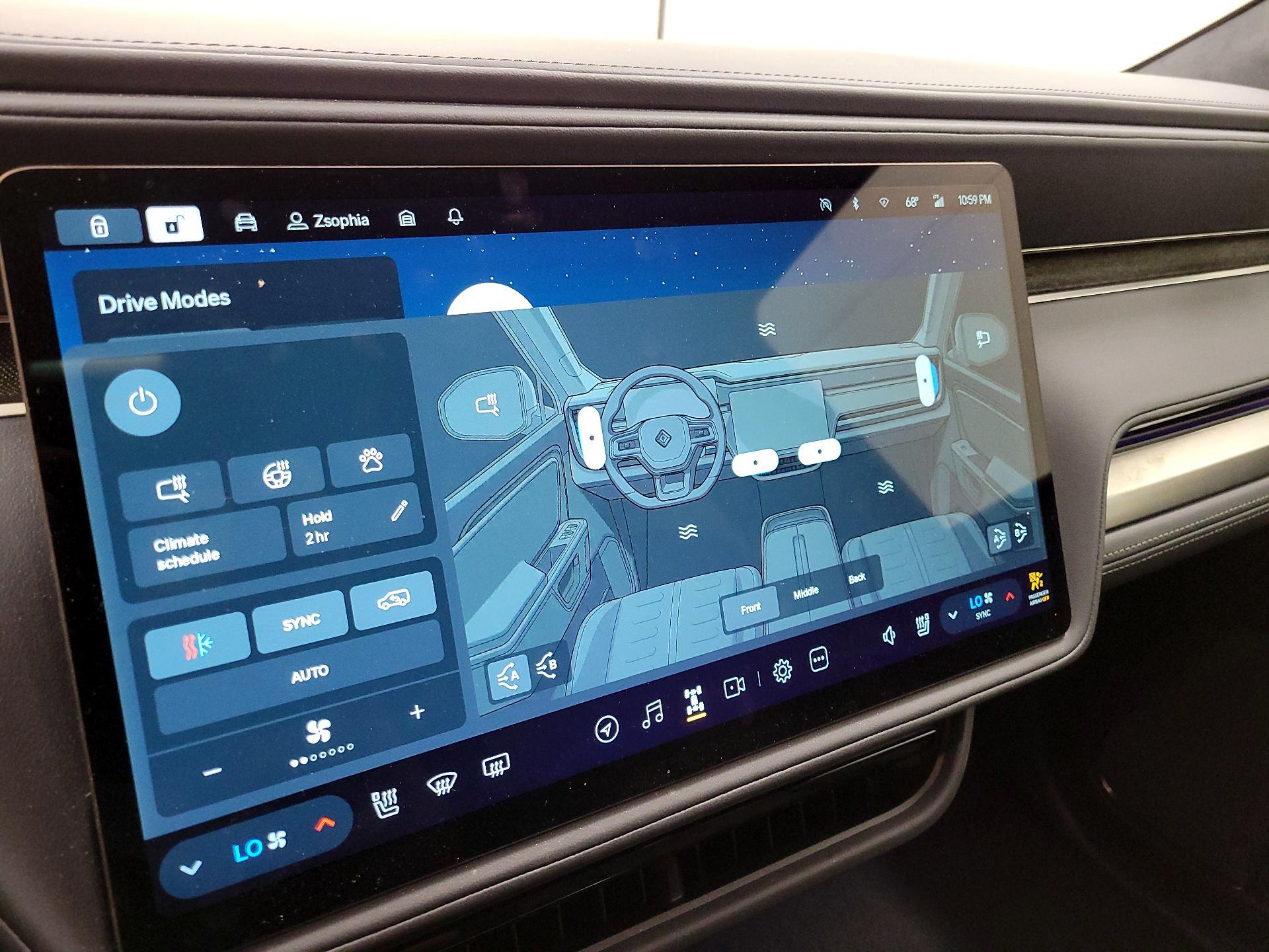 Thumbnail: 2025 Rivian R1S - 16