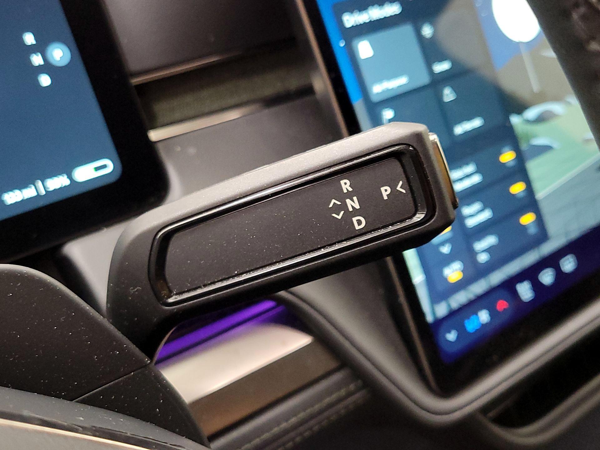 Thumbnail: 2025 Rivian R1S - 17