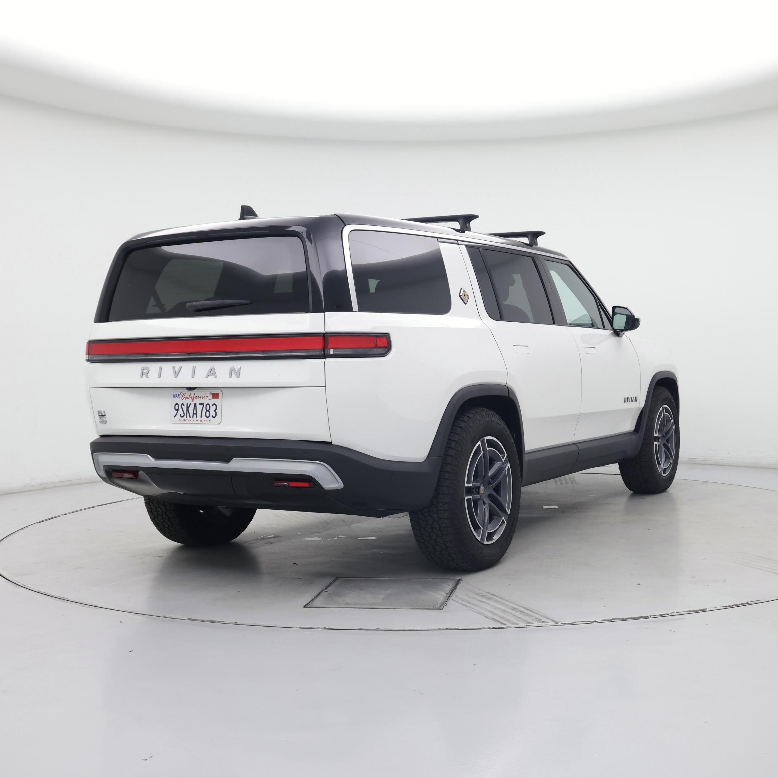 Thumbnail: 2025 Rivian R1S - 8