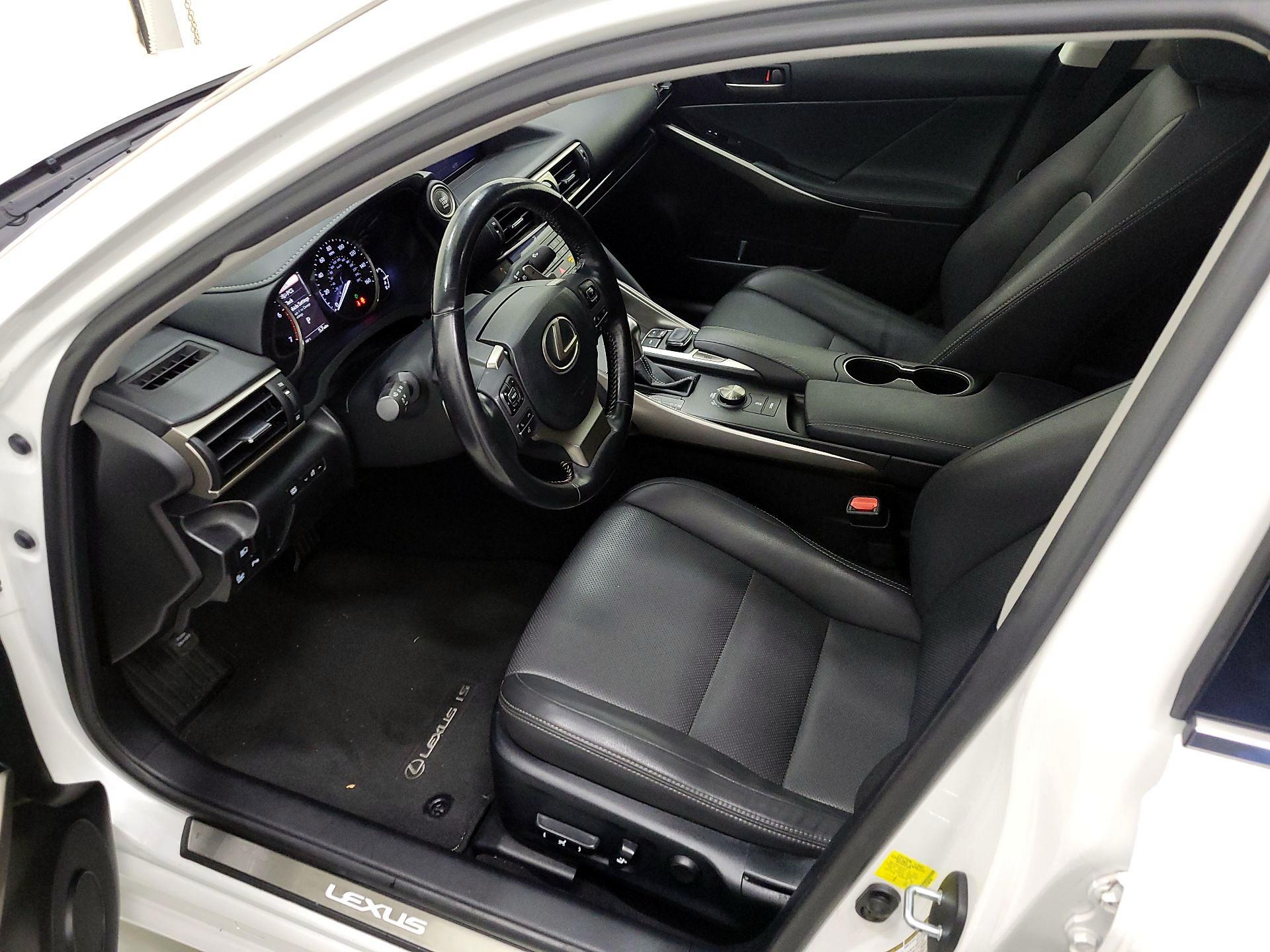 Thumbnail: 2017 Lexus IS - 11