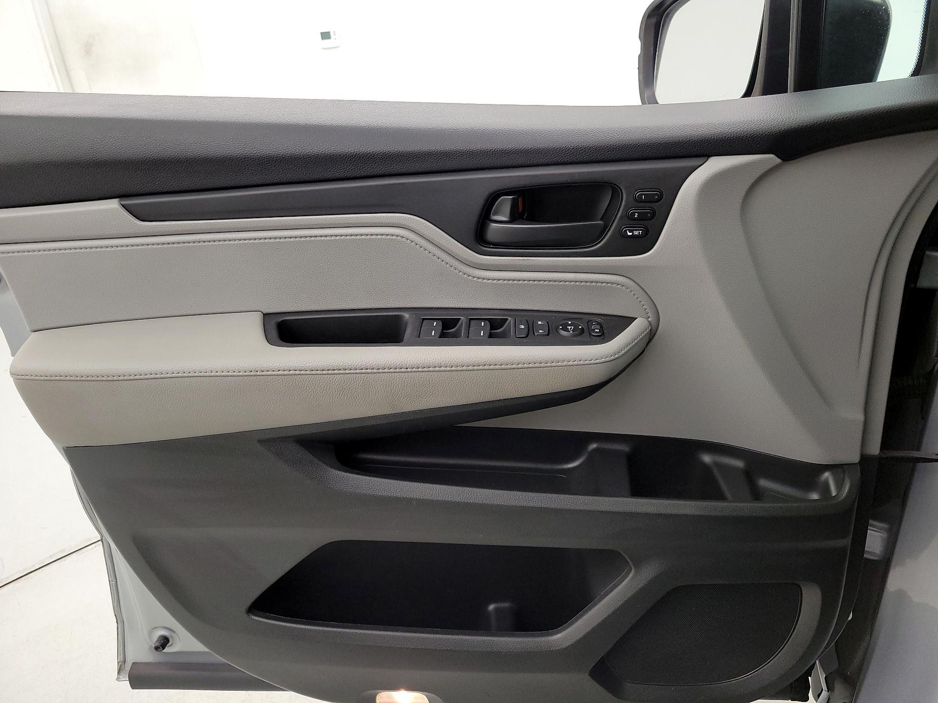 Thumbnail: 2018 Honda Odyssey - 12