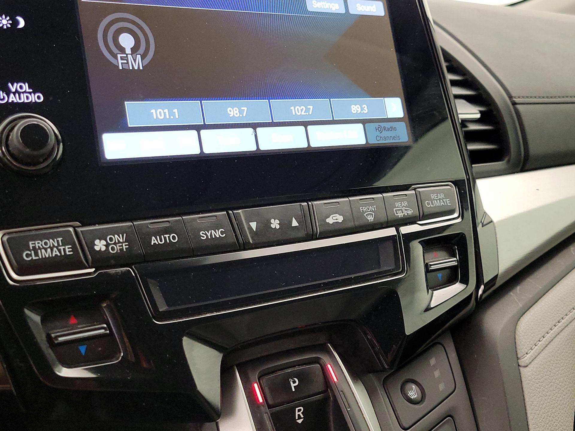 Thumbnail: 2018 Honda Odyssey - 16