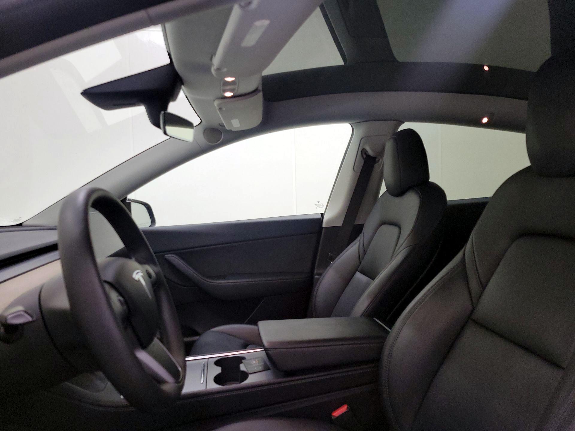 Thumbnail: 2022 Tesla Model Y - 17