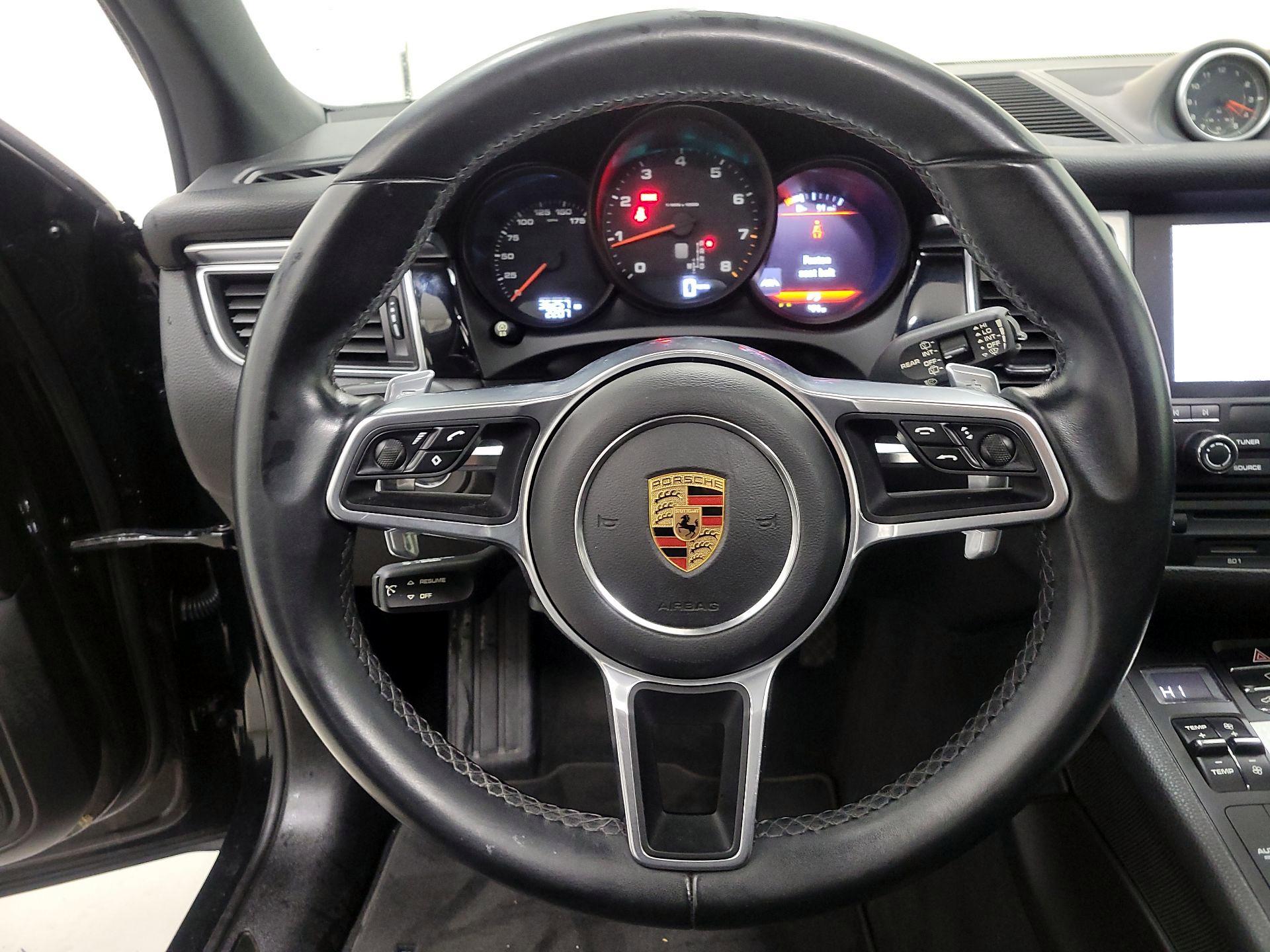 Thumbnail: 2018 Porsche Macan - 10