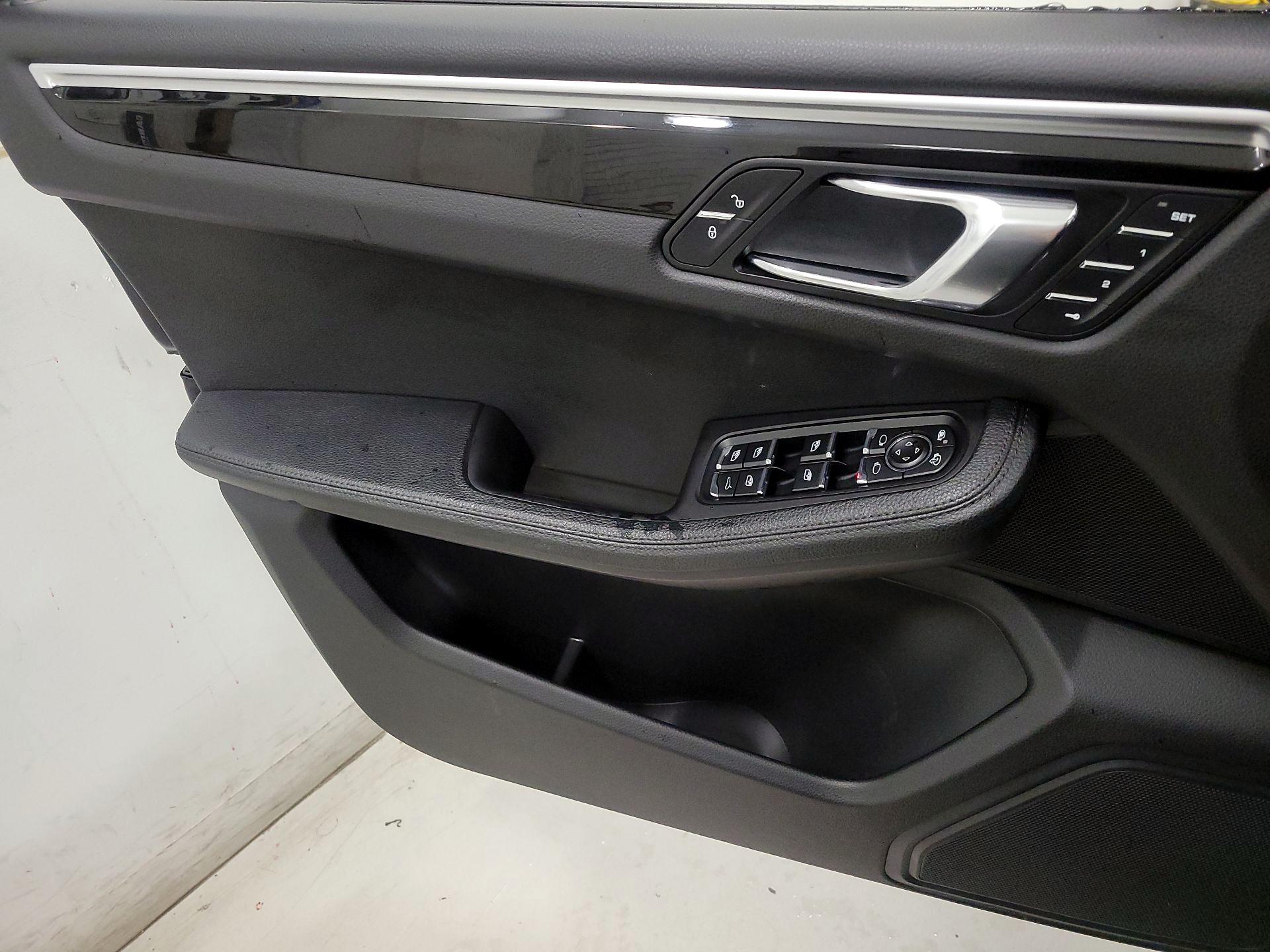 Thumbnail: 2018 Porsche Macan - 12