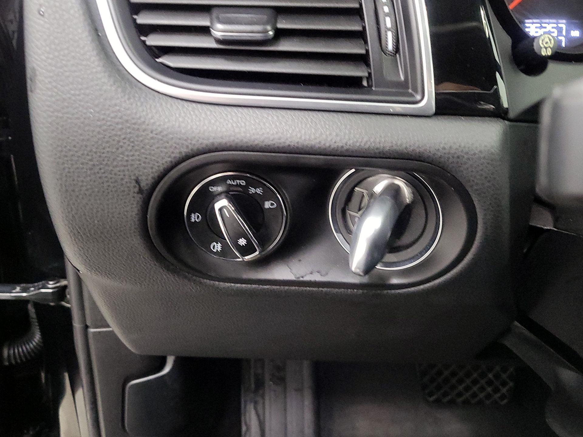 Thumbnail: 2018 Porsche Macan - 13