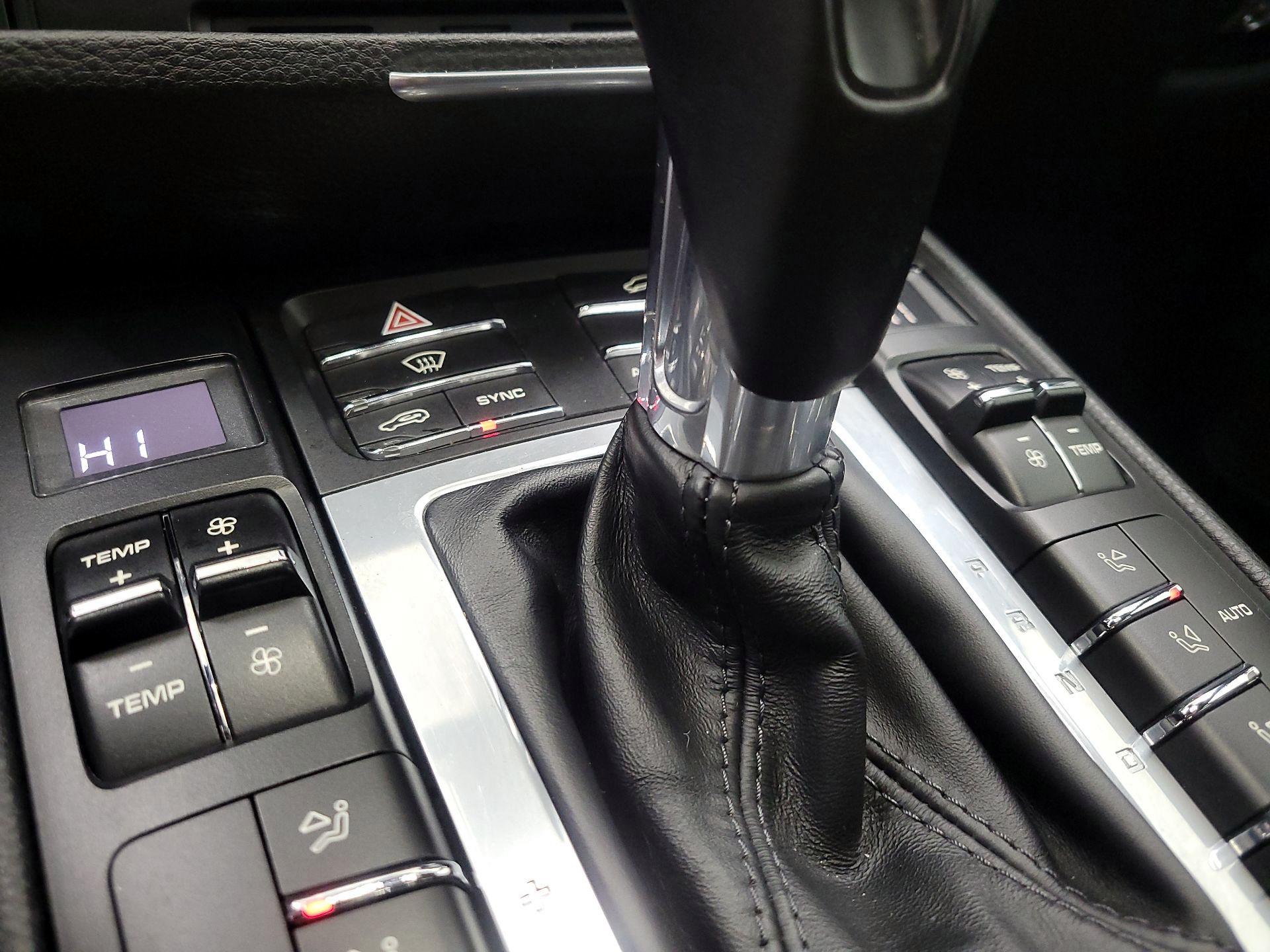 Thumbnail: 2018 Porsche Macan - 17