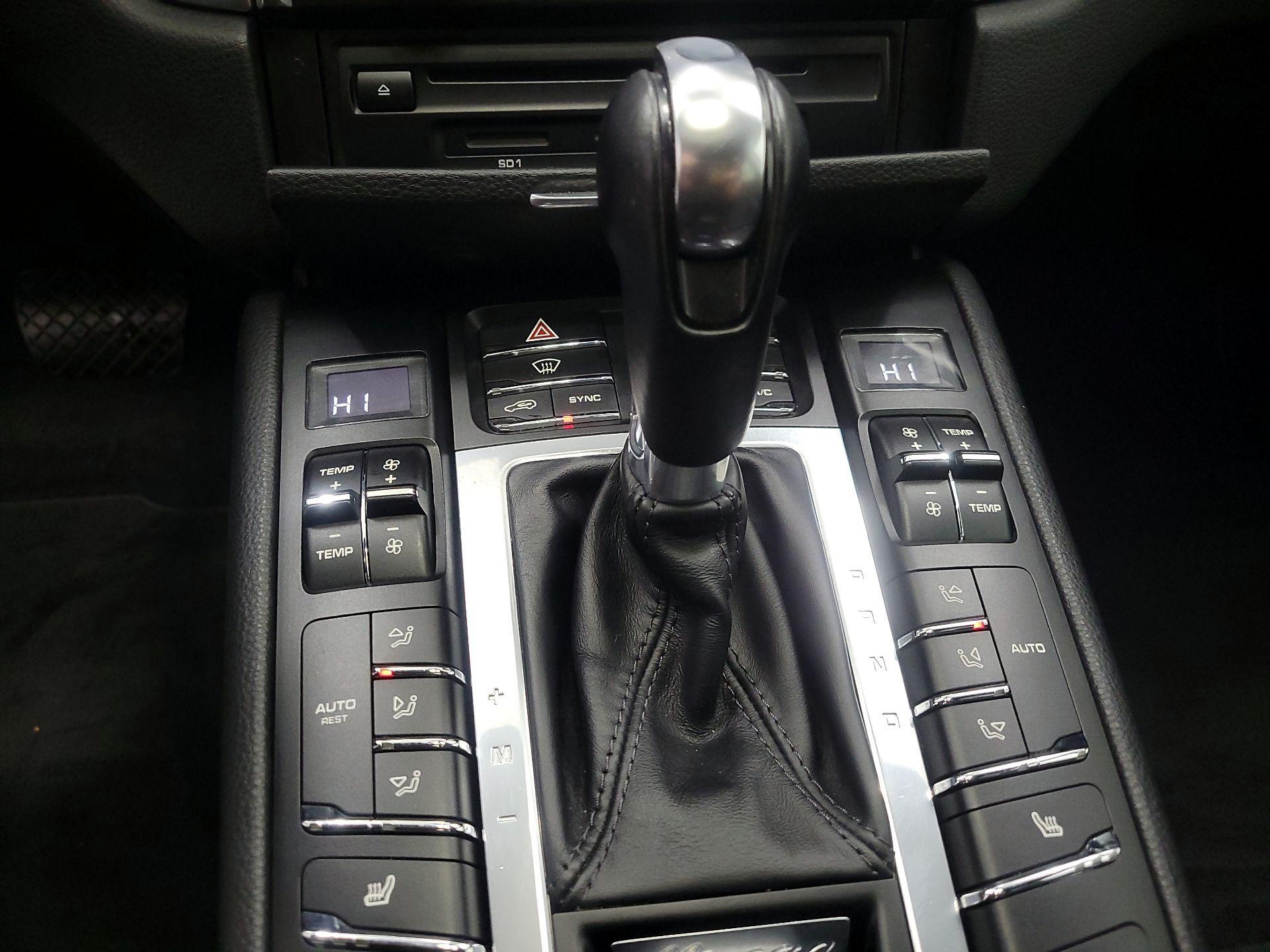 Thumbnail: 2018 Porsche Macan - 18