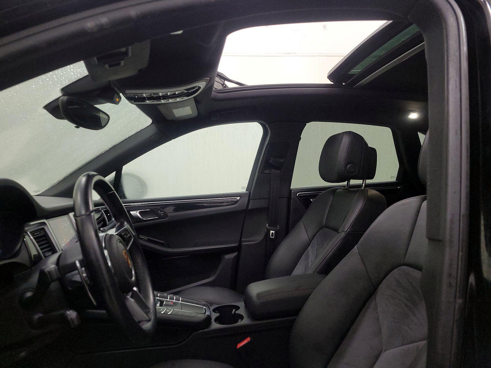 Thumbnail: 2018 Porsche Macan - 19