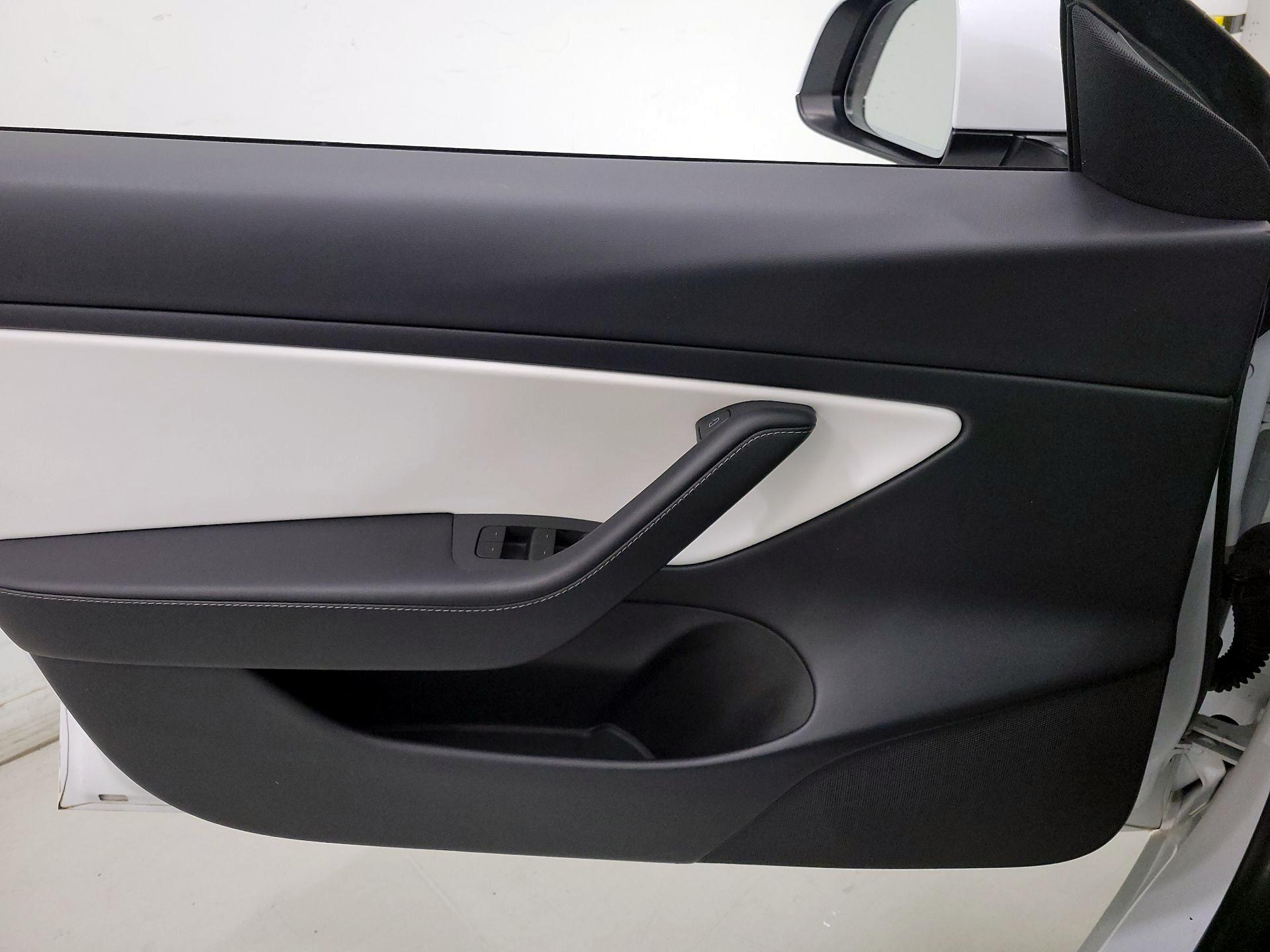 Thumbnail: 2021 Tesla Model 3 - 12