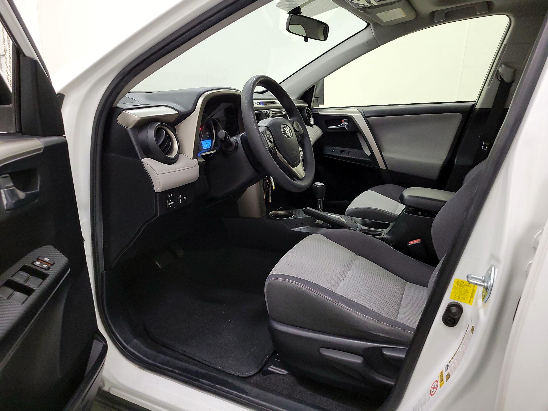 Thumbnail: 2015 Toyota RAV4 - 11