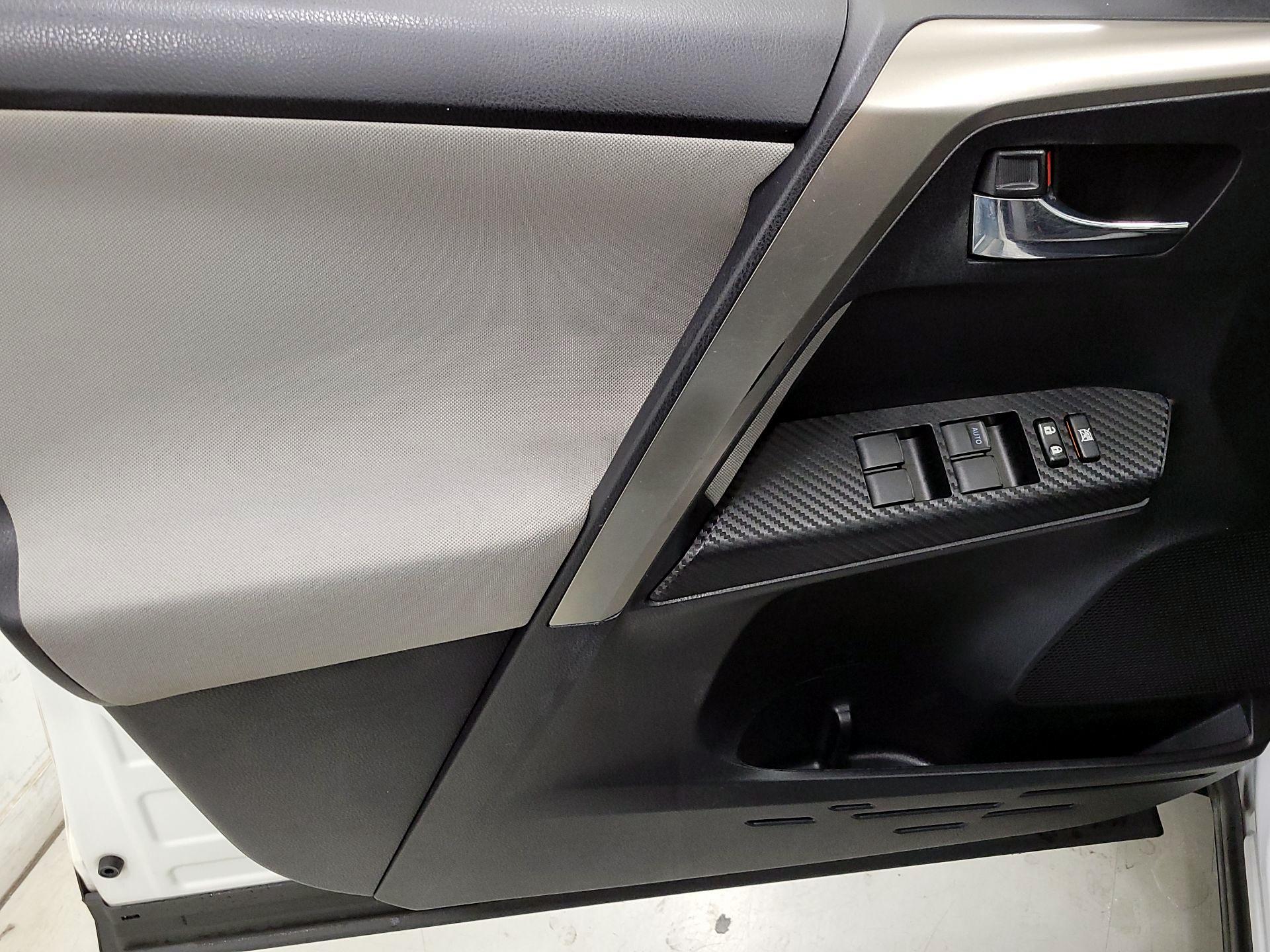 Thumbnail: 2015 Toyota RAV4 - 12