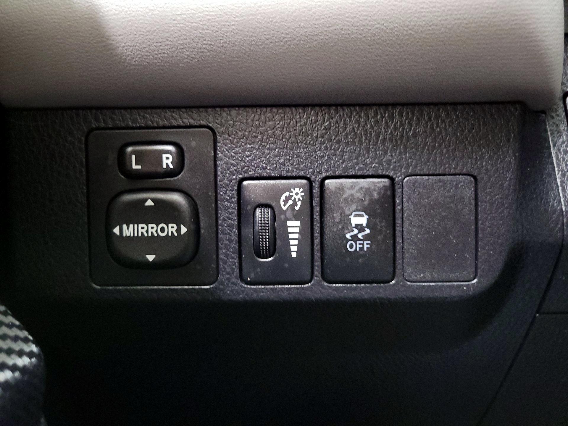 Thumbnail: 2015 Toyota RAV4 - 13