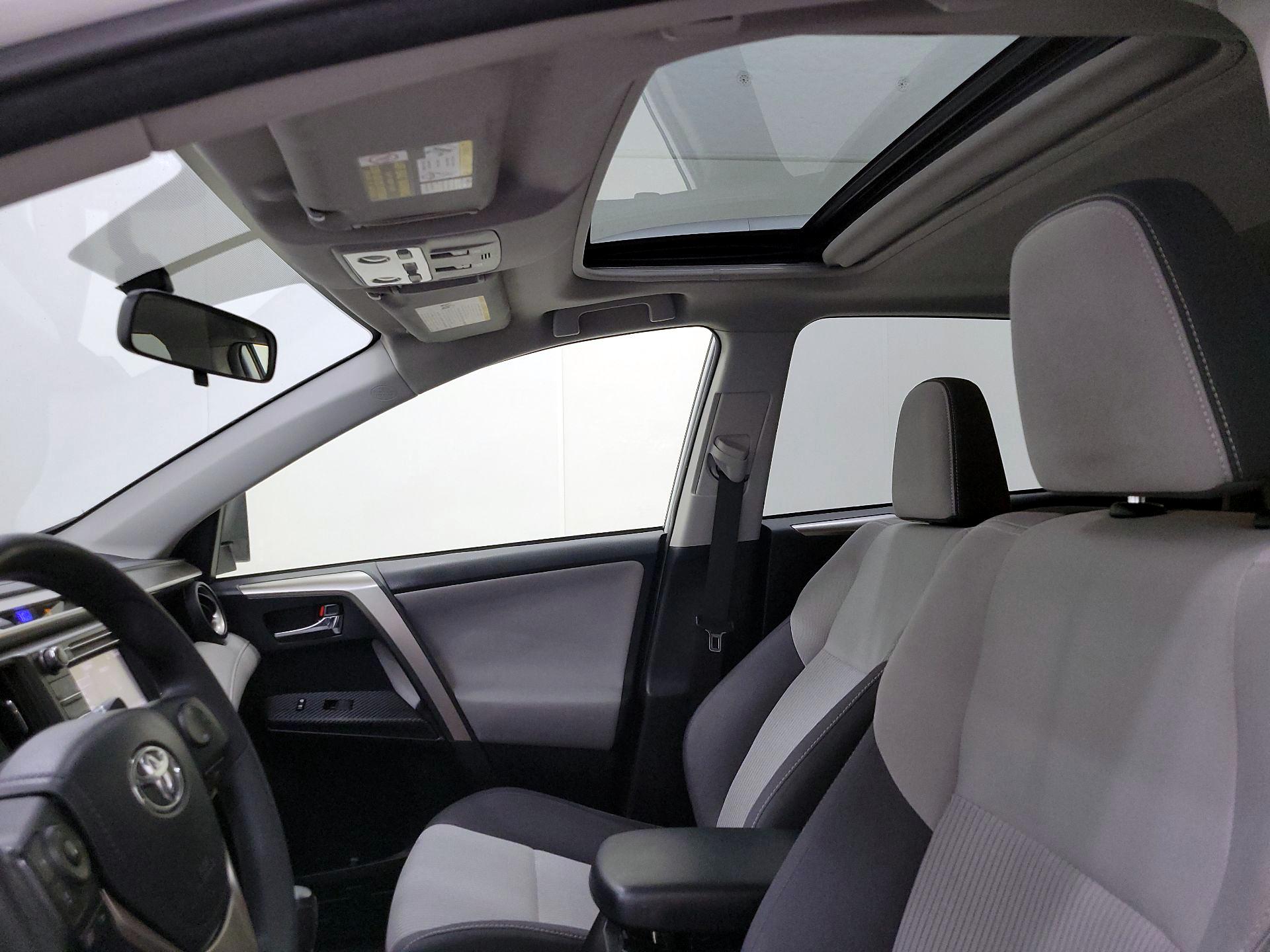 Thumbnail: 2015 Toyota RAV4 - 19