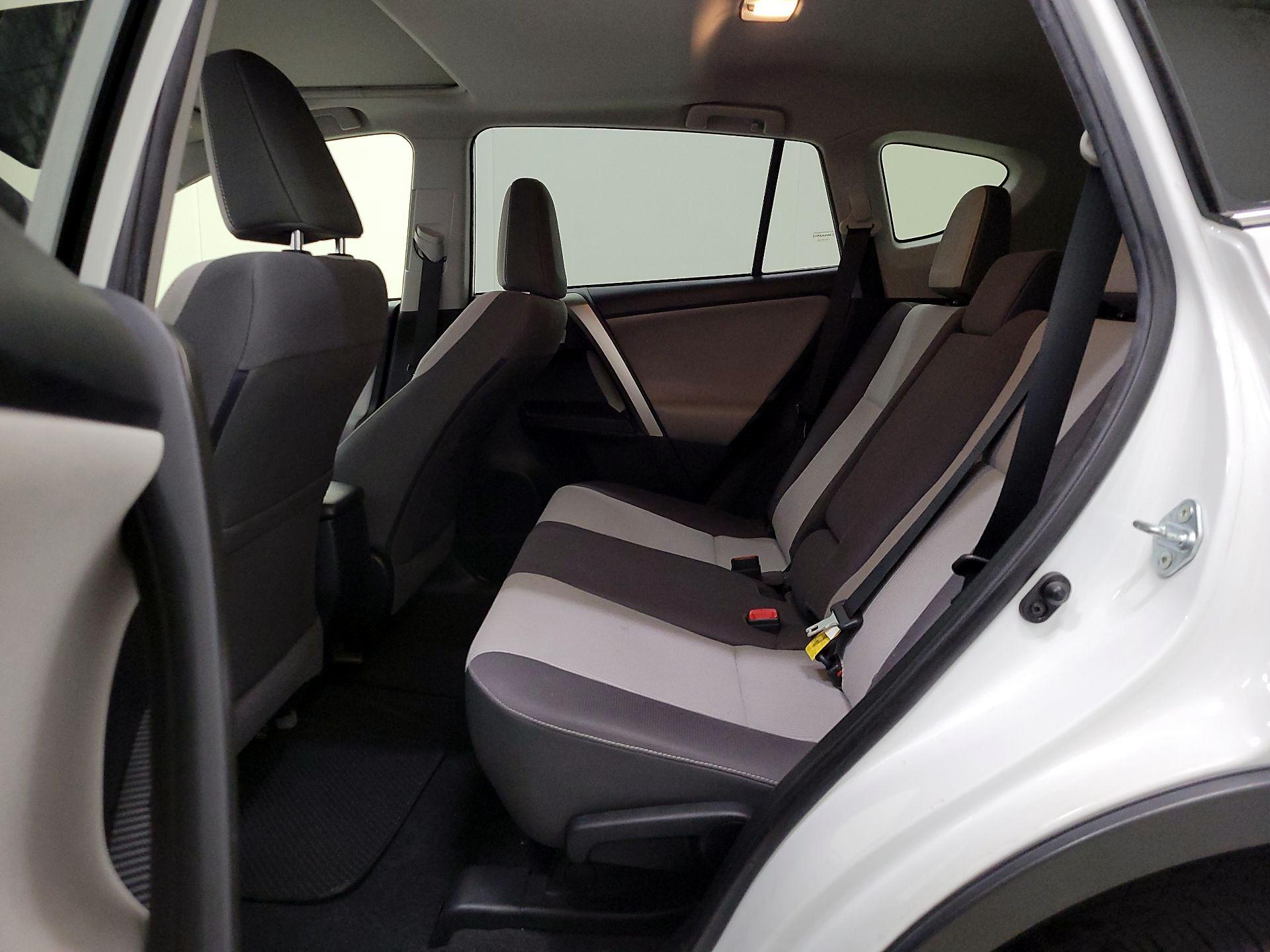 Thumbnail: 2015 Toyota RAV4 - 20