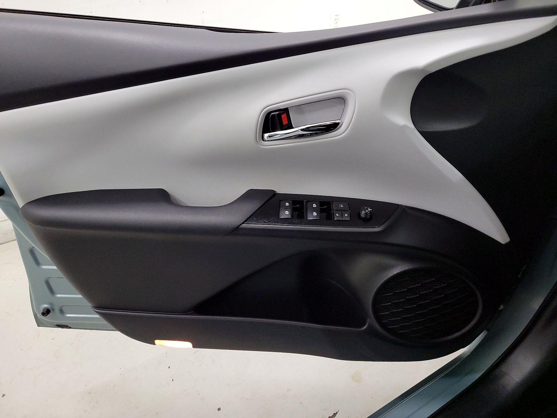 Thumbnail: 2018 Toyota Prius - 12